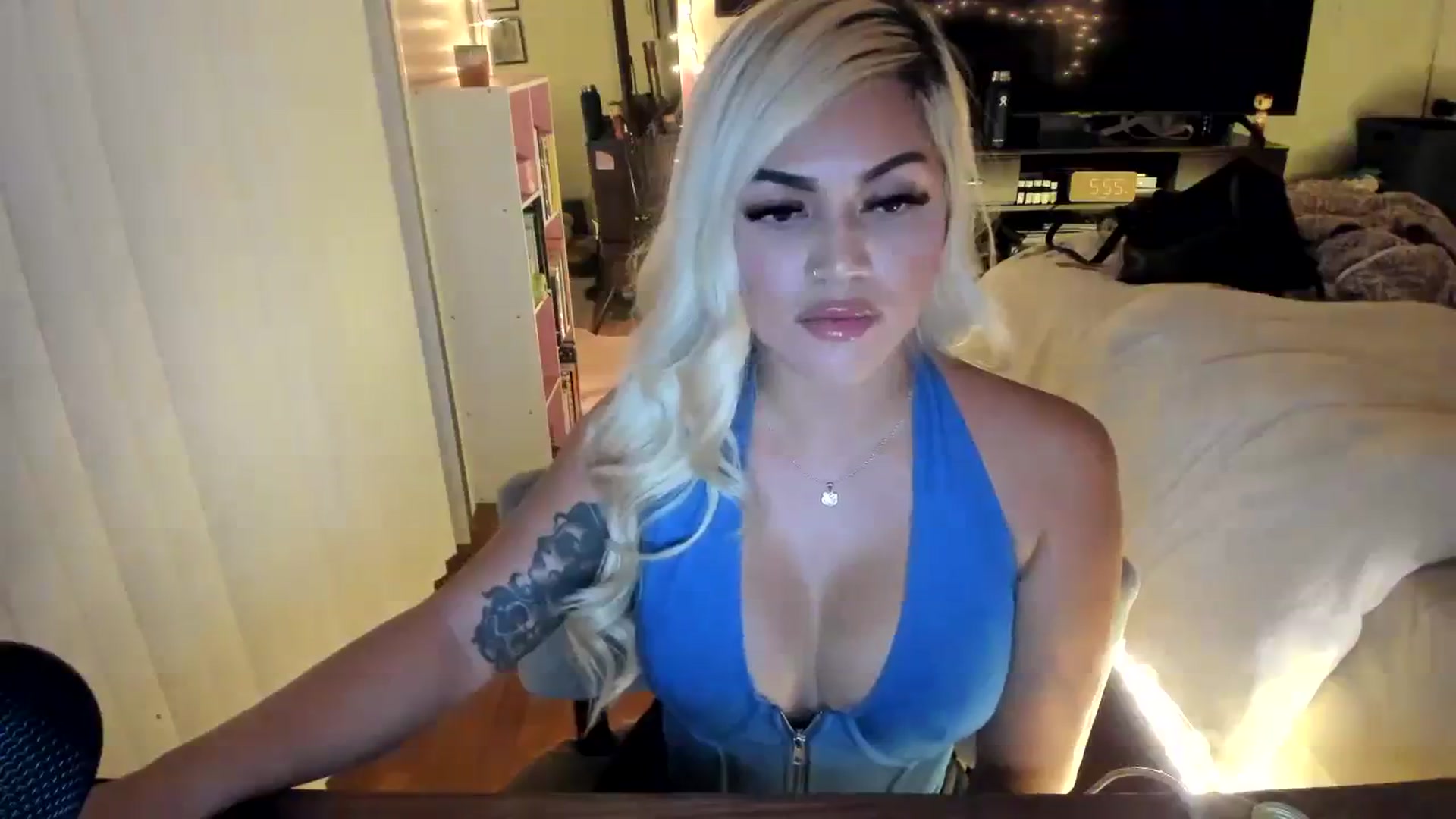 Gallery image thumbnail from blondetoshi's myfreecams stream on, 11/18/2023, 03:08 image 6 of 20
