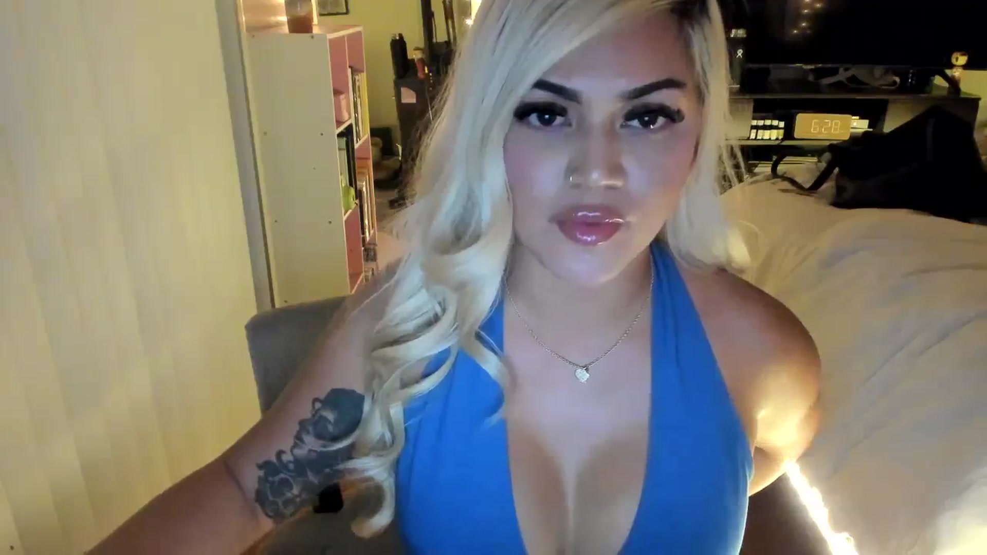 Gallery image thumbnail from blondetoshi's myfreecams stream on, 11/18/2023, 03:08 image 13 of 20