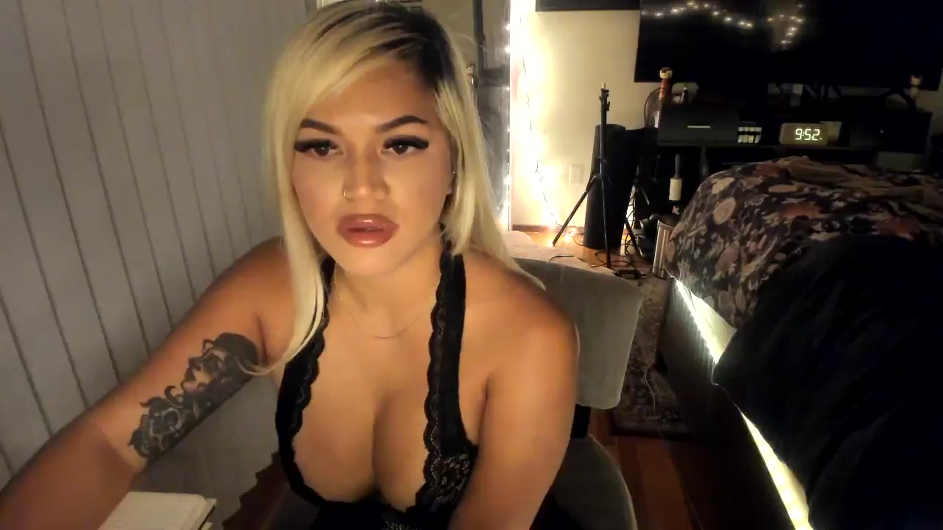 Gallery image thumbnail from blondetoshi's myfreecams stream on, 05/03/2024, 05:08 image 11 of 20