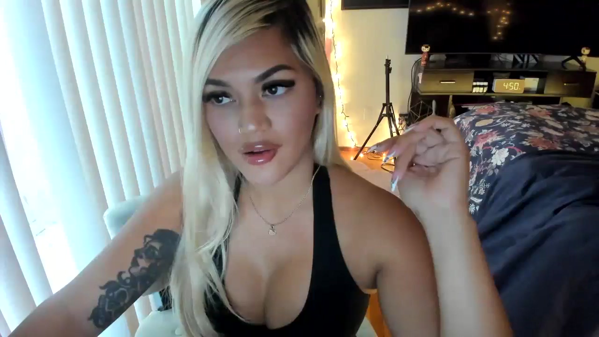 Gallery image thumbnail from blondetoshi's myfreecams stream on, 05/09/2024, 23:58 image 15 of 20