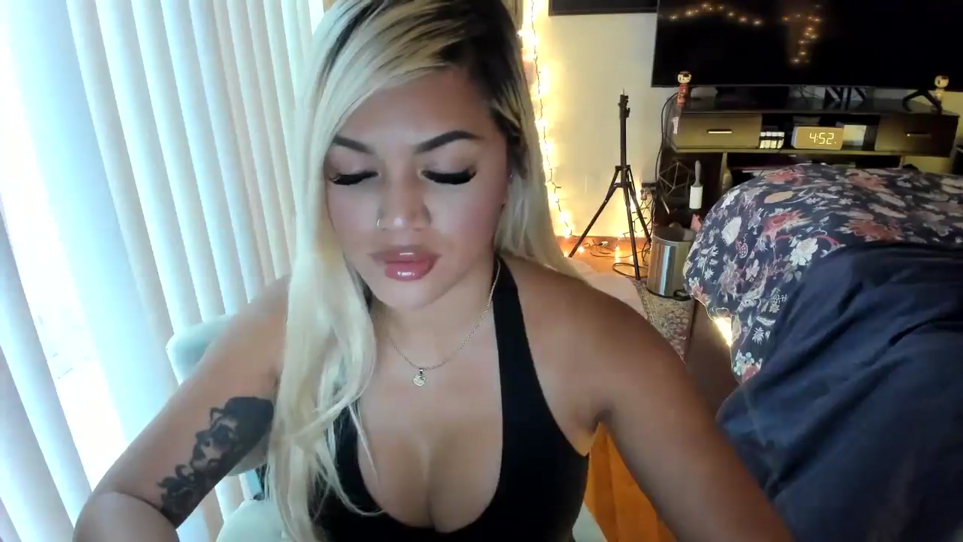 Gallery image thumbnail from blondetoshi's myfreecams stream on, 05/09/2024, 23:58 image 17 of 20