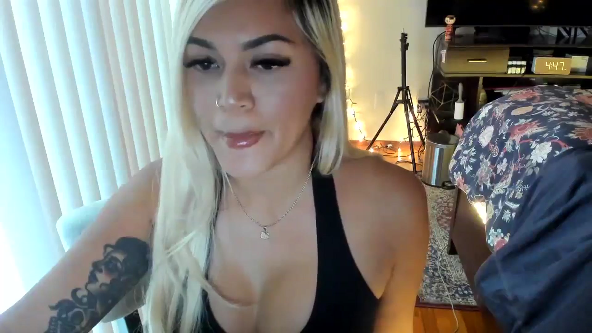 Gallery image thumbnail from blondetoshi's myfreecams stream on, 05/09/2024, 23:58 image 12 of 20
