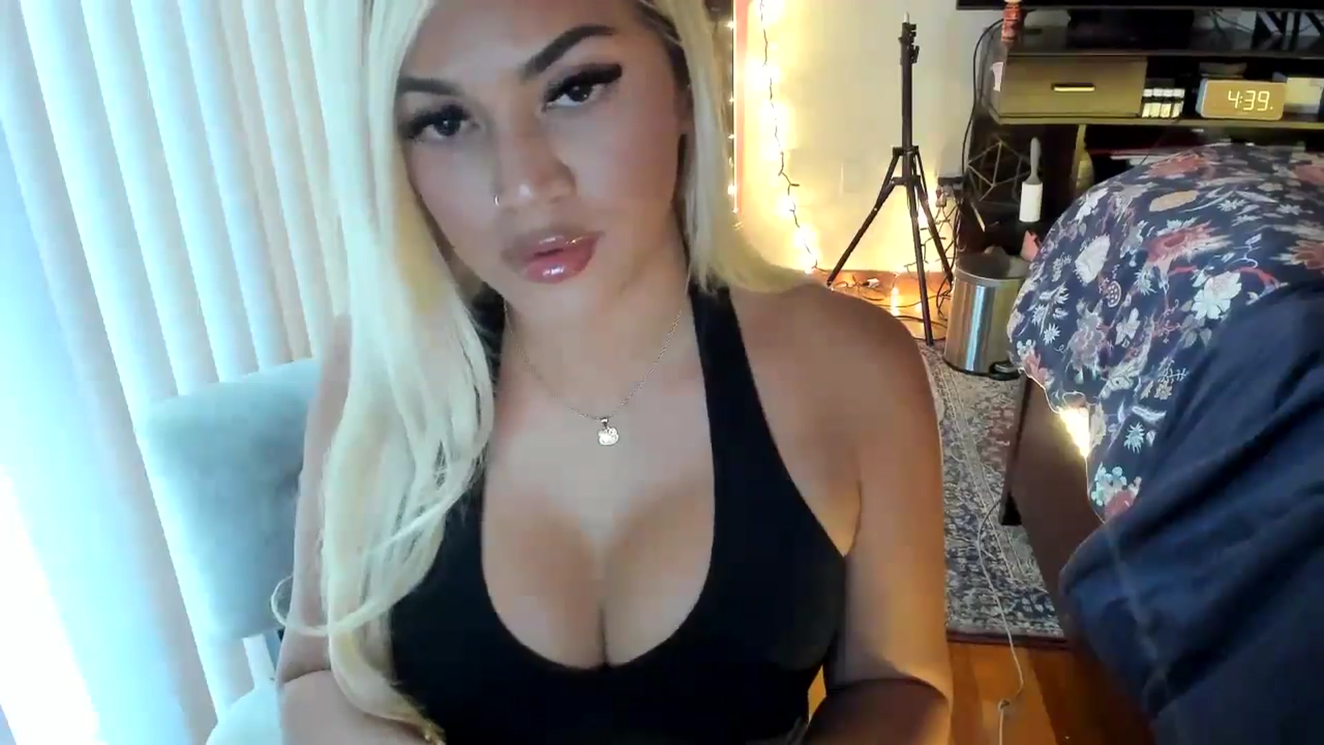 Gallery image thumbnail from blondetoshi's myfreecams stream on, 05/09/2024, 23:58 image 4 of 20