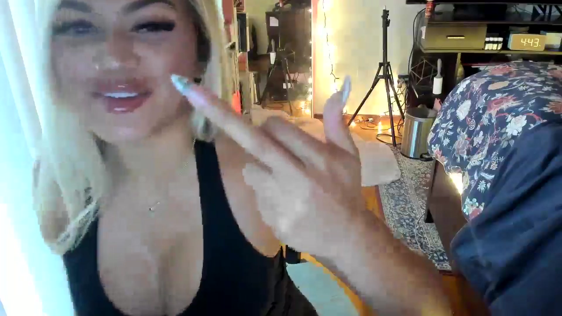 Gallery image thumbnail from blondetoshi's myfreecams stream on, 05/09/2024, 23:58 image 8 of 20
