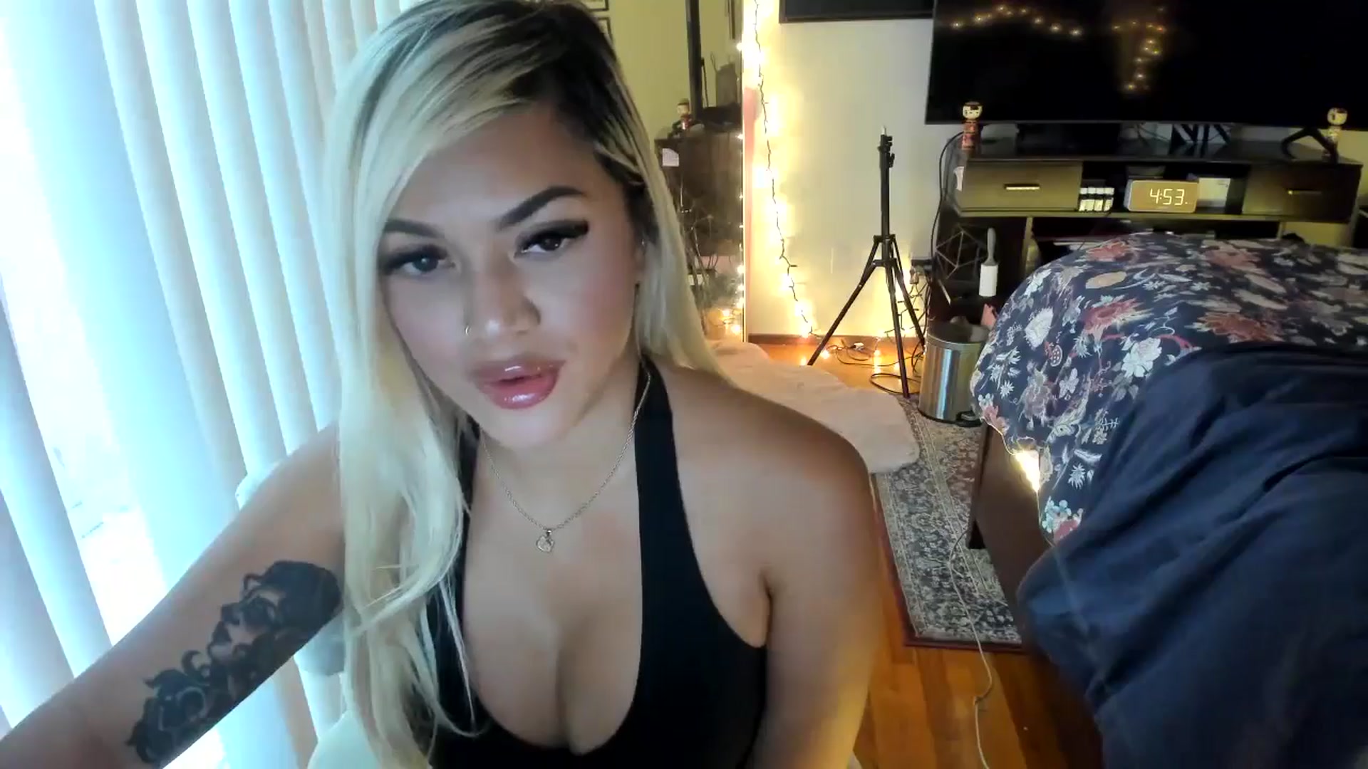 Gallery image thumbnail from blondetoshi's myfreecams stream on, 05/09/2024, 23:58 image 18 of 20