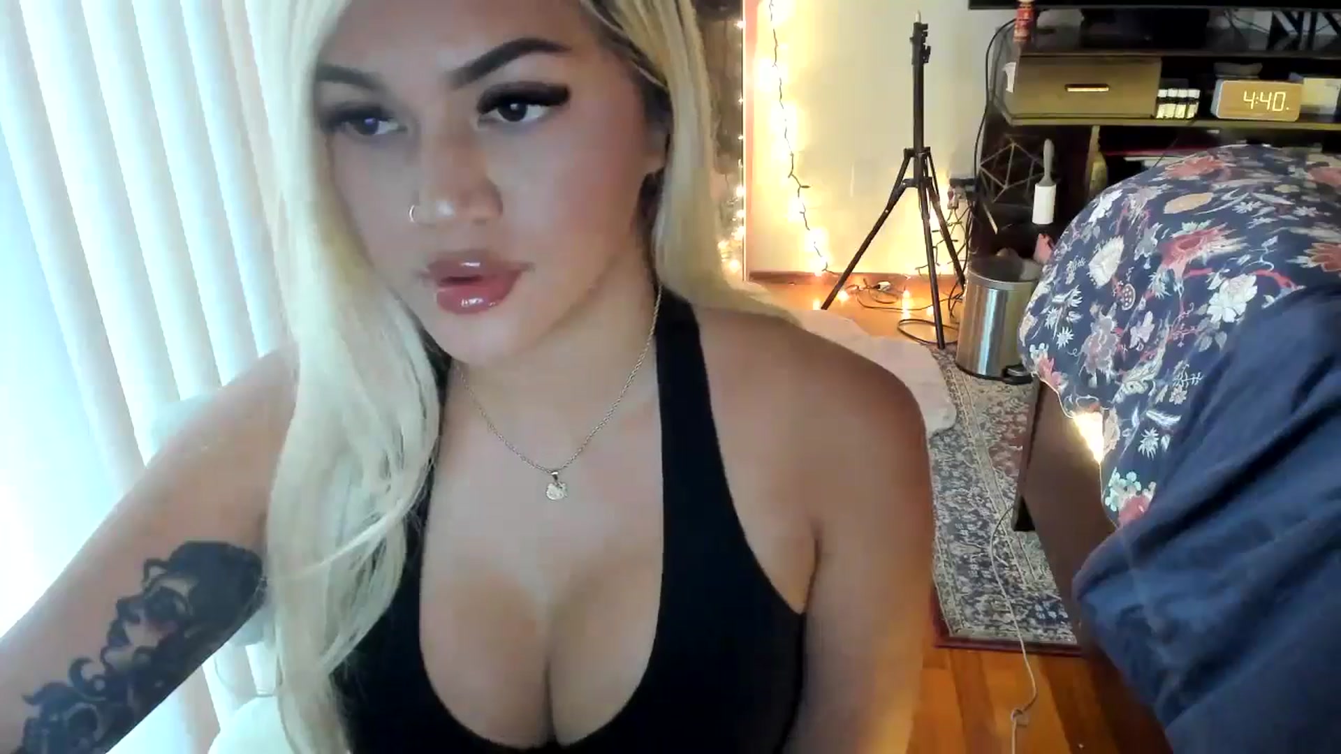Gallery image thumbnail from blondetoshi's myfreecams stream on, 05/09/2024, 23:58 image 5 of 20