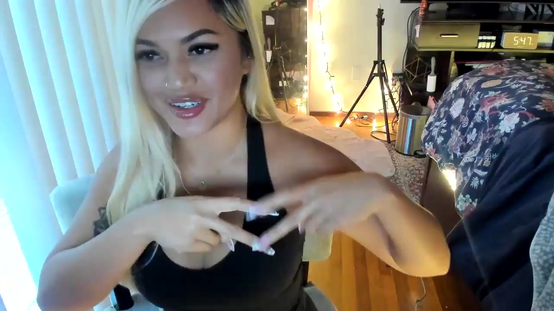 Gallery image thumbnail from blondetoshi's myfreecams stream on, 05/10/2024, 01:19 image 10 of 20