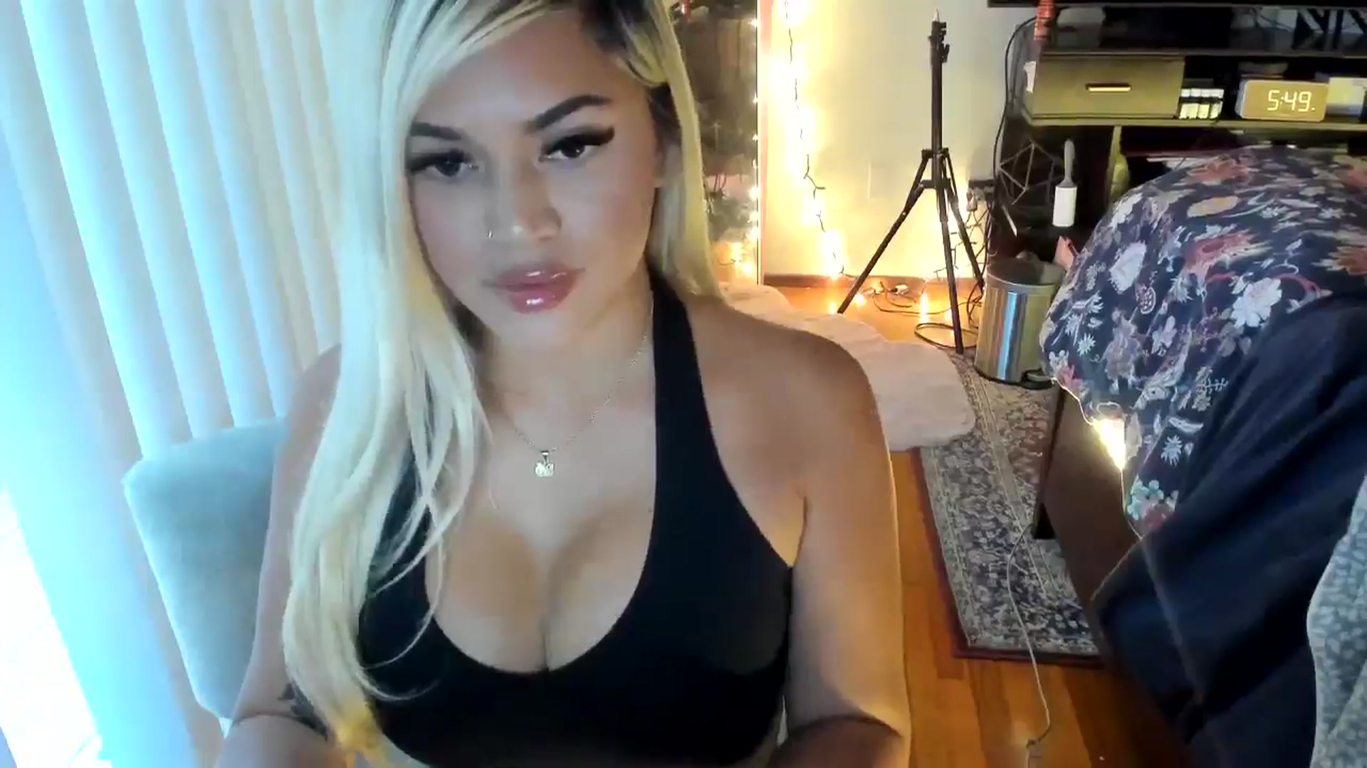 Gallery image thumbnail from blondetoshi's myfreecams stream on, 05/10/2024, 01:19 image 11 of 20