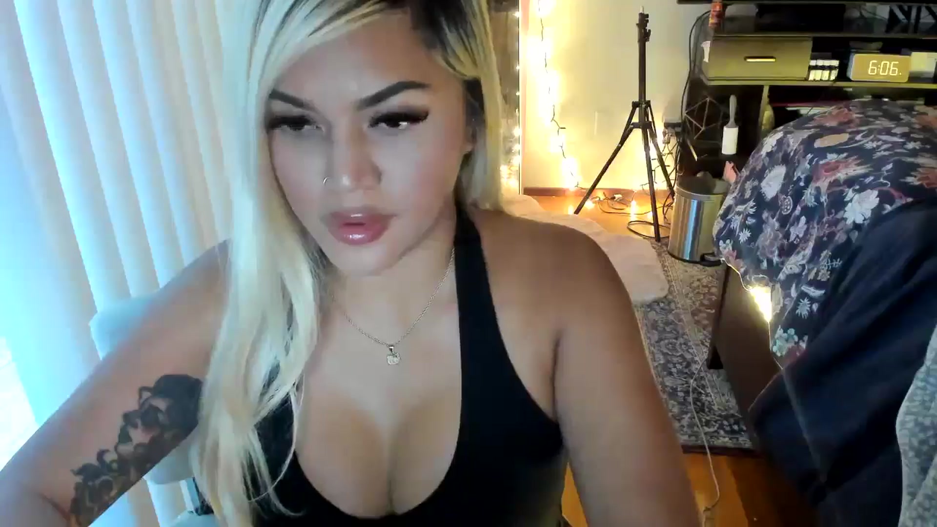 Gallery image thumbnail from blondetoshi's myfreecams stream on, 05/10/2024, 01:19 image 17 of 20