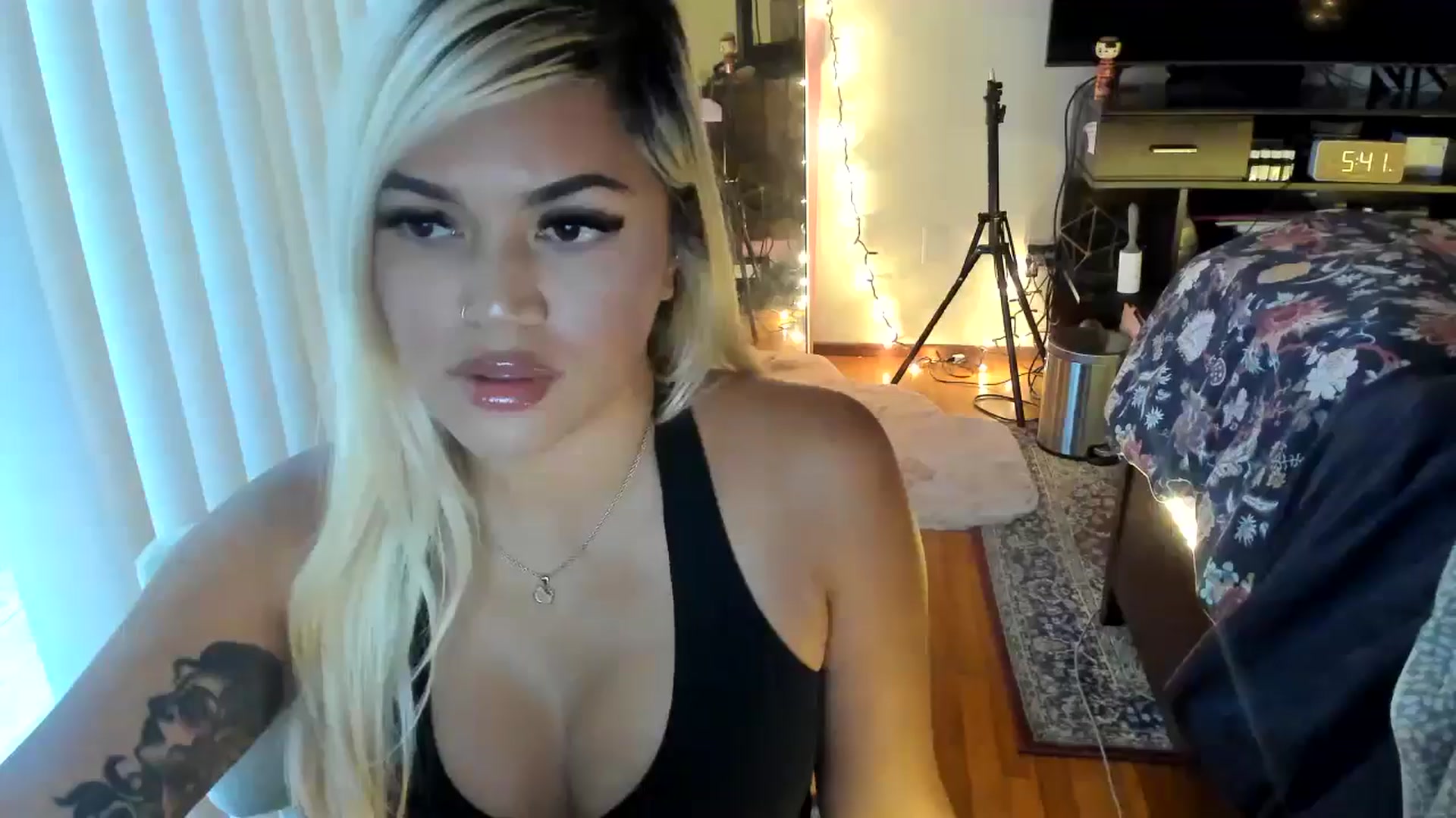 Gallery image thumbnail from blondetoshi's myfreecams stream on, 05/10/2024, 01:19 image 8 of 20
