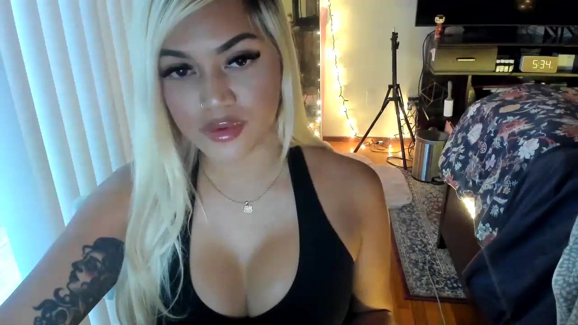Gallery image thumbnail from blondetoshi's myfreecams stream on, 05/10/2024, 01:19 image 5 of 20