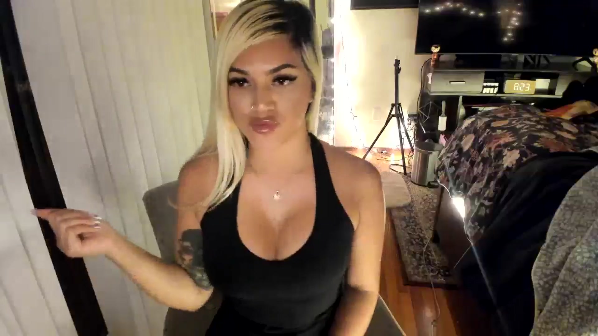 Gallery image thumbnail from blondetoshi's myfreecams stream on, 05/10/2024, 04:06 image 11 of 20