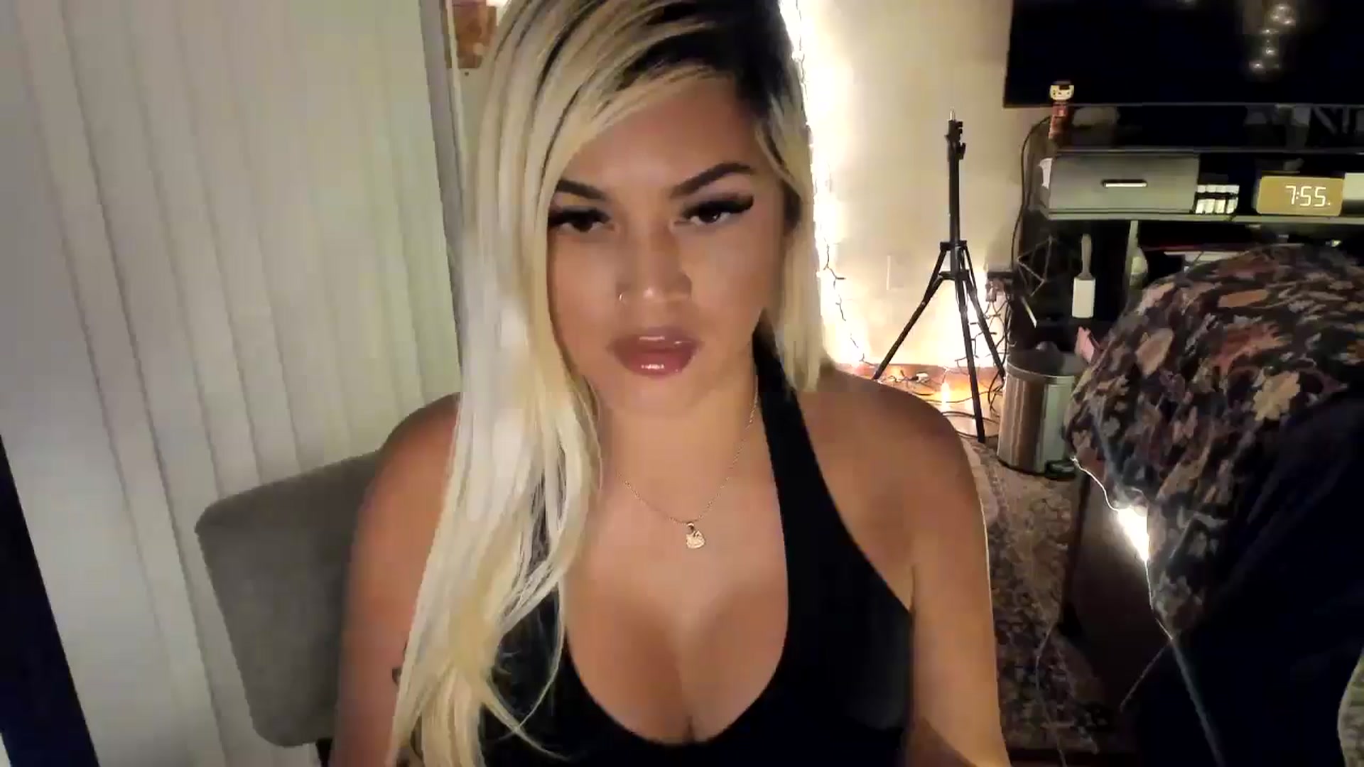 Gallery image thumbnail from blondetoshi's myfreecams stream on, 05/10/2024, 04:06 image 4 of 20