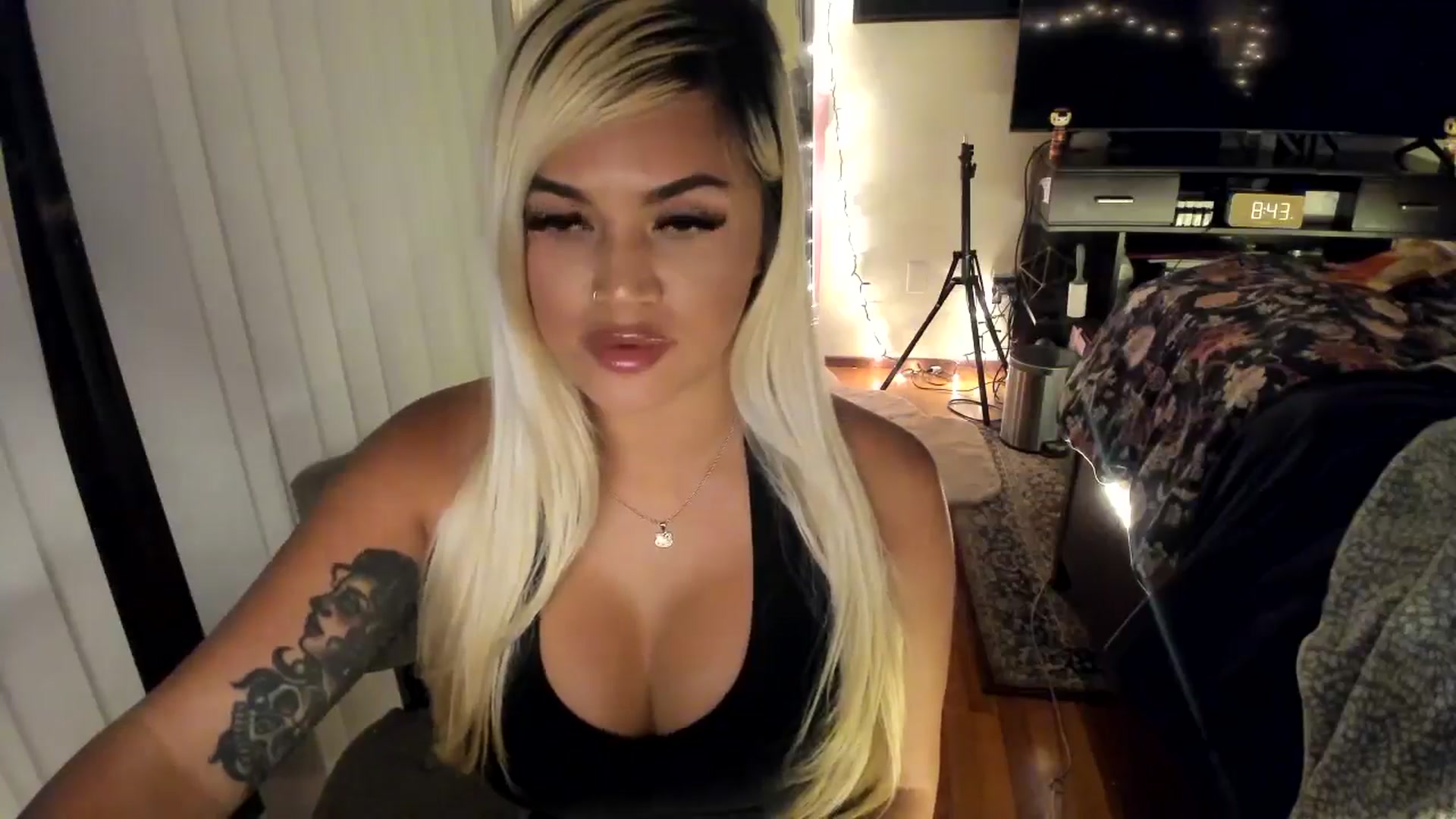Gallery image thumbnail from blondetoshi's myfreecams stream on, 05/10/2024, 04:06 image 16 of 20