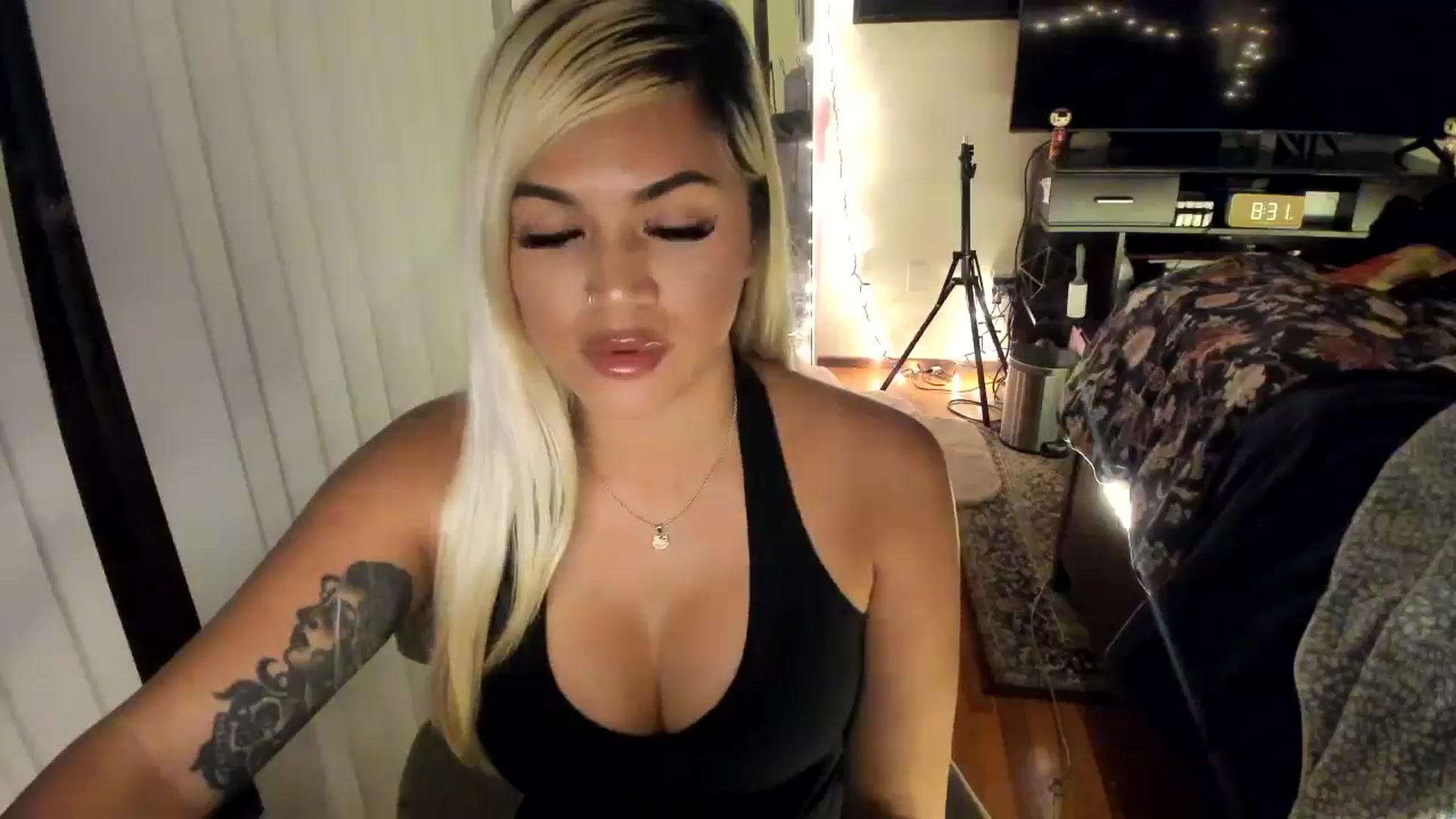 Gallery image thumbnail from blondetoshi's myfreecams stream on, 05/10/2024, 04:06 image 13 of 20