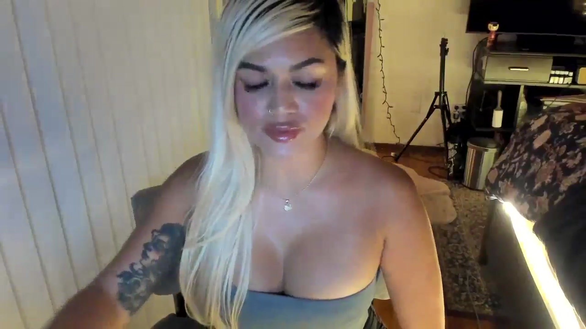 Gallery image thumbnail from blondetoshi's myfreecams stream on, 05/15/2024, 05:36 image 2 of 20