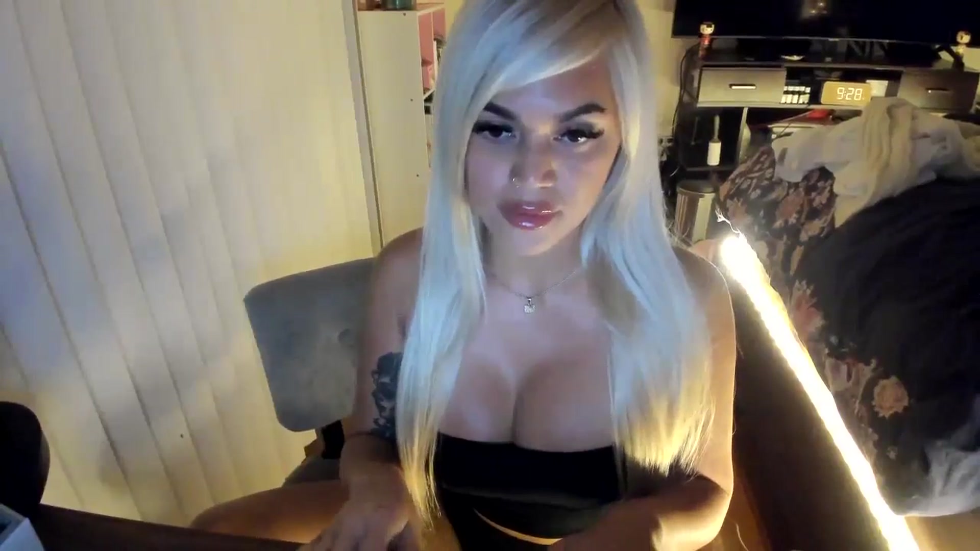 Gallery image thumbnail from blondetoshi's myfreecams stream on, 05/16/2024, 04:52 image 13 of 20