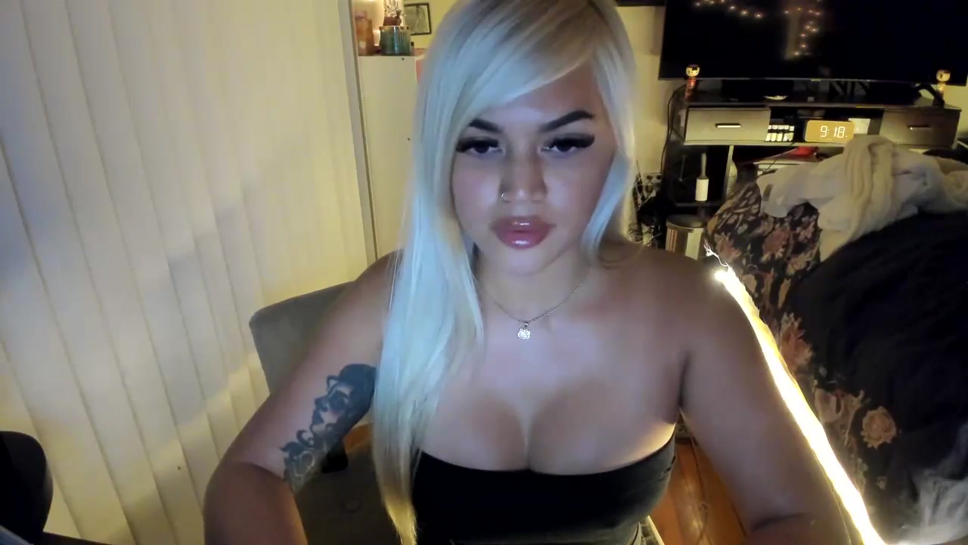 Gallery image thumbnail from blondetoshi's myfreecams stream on, 05/16/2024, 04:52 image 9 of 20