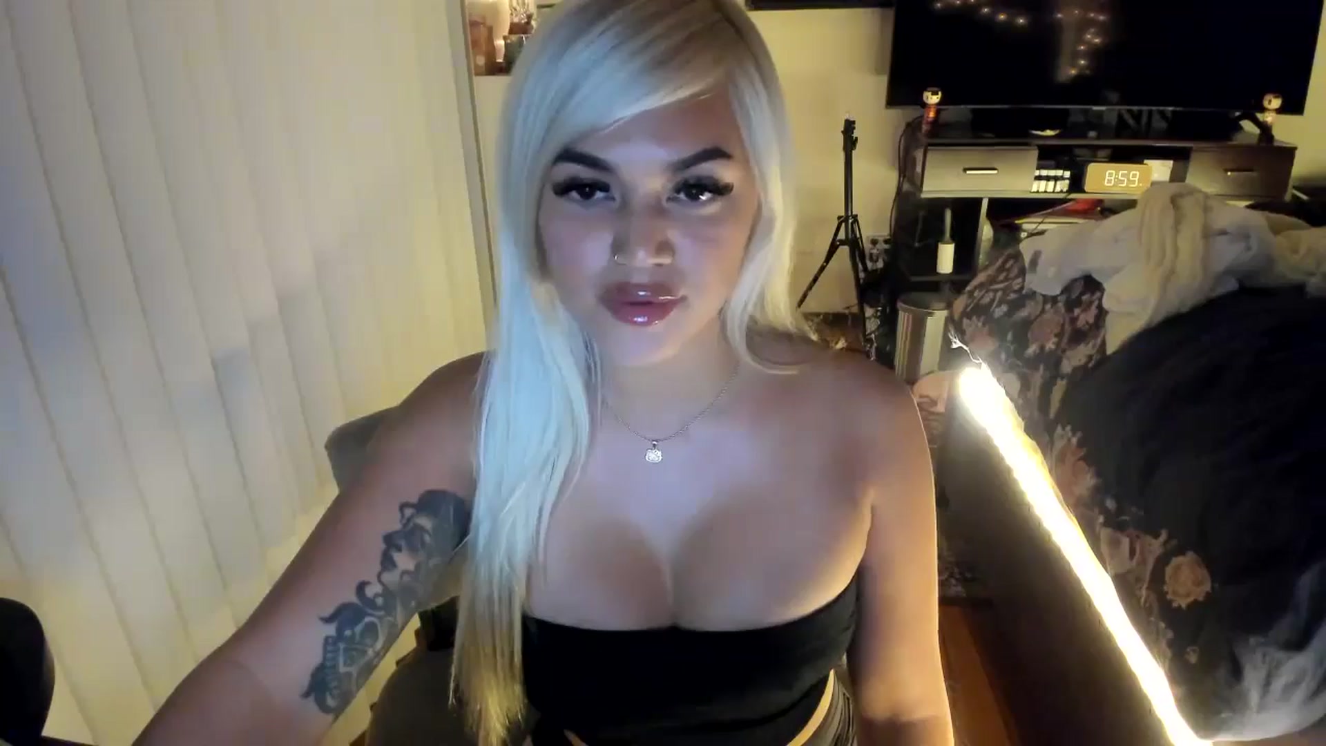 Gallery image thumbnail from blondetoshi's myfreecams stream on, 05/16/2024, 04:52 image 2 of 20