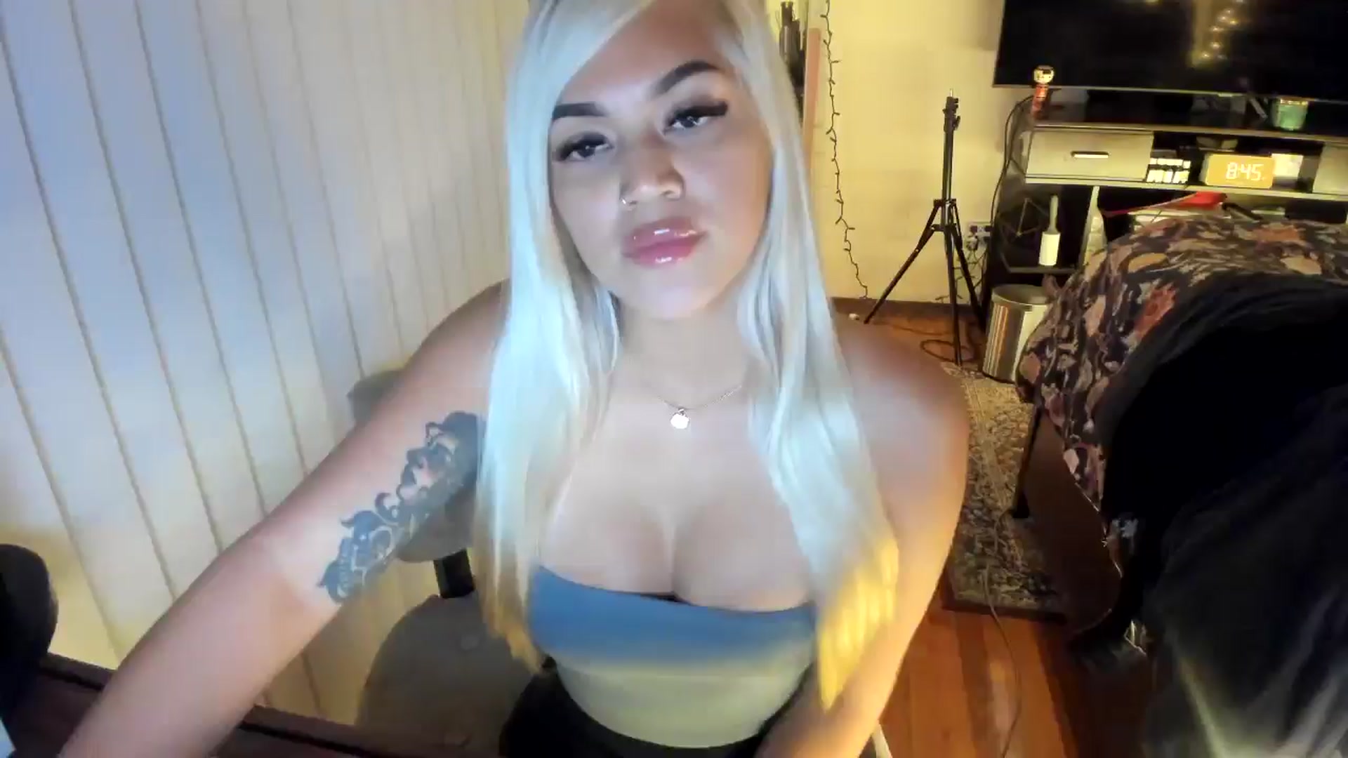 Gallery image thumbnail from blondetoshi's myfreecams stream on, 05/17/2024, 04:35 image 3 of 20