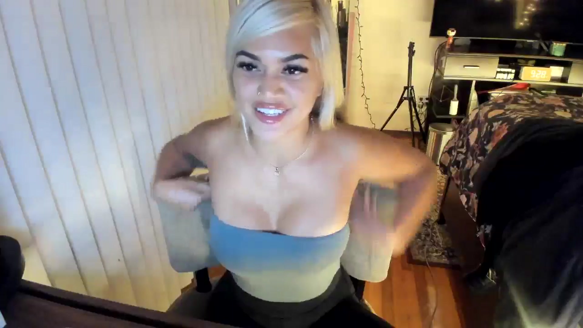 Gallery image thumbnail from blondetoshi's myfreecams stream on, 05/17/2024, 04:35 image 19 of 20
