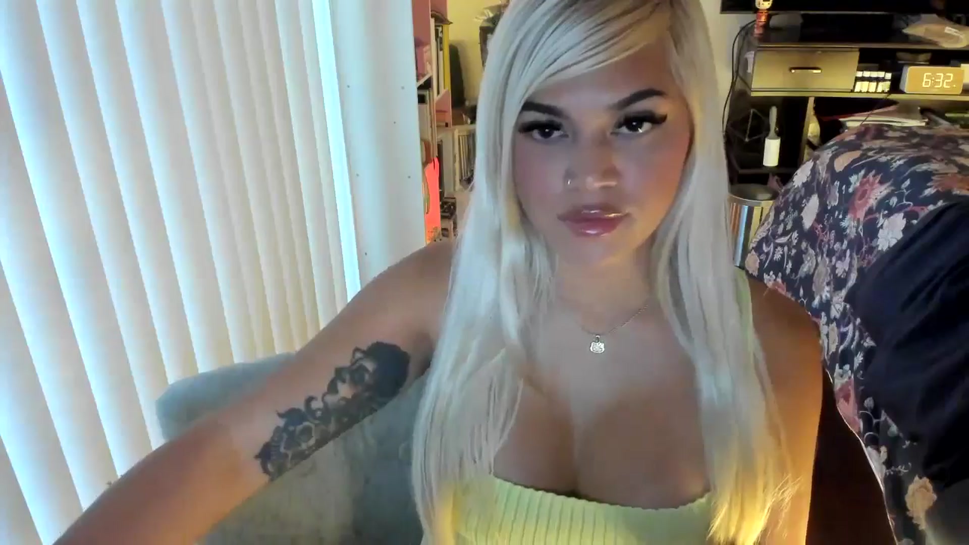 Gallery image thumbnail from blondetoshi's myfreecams stream on, 05/18/2024, 01:48 image 10 of 20