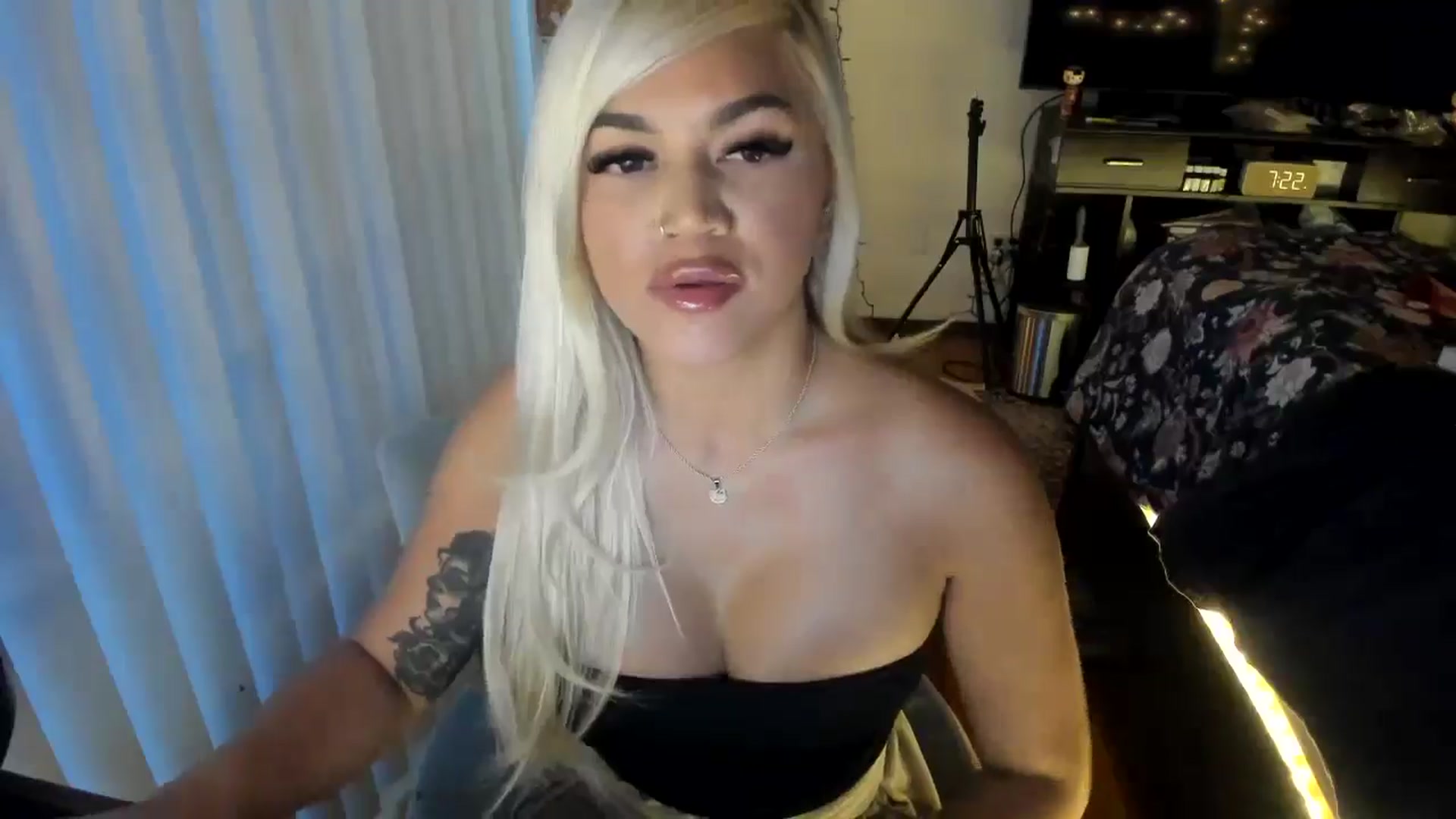 Gallery image thumbnail from blondetoshi's myfreecams stream on, 05/20/2024, 02:26 image 18 of 20