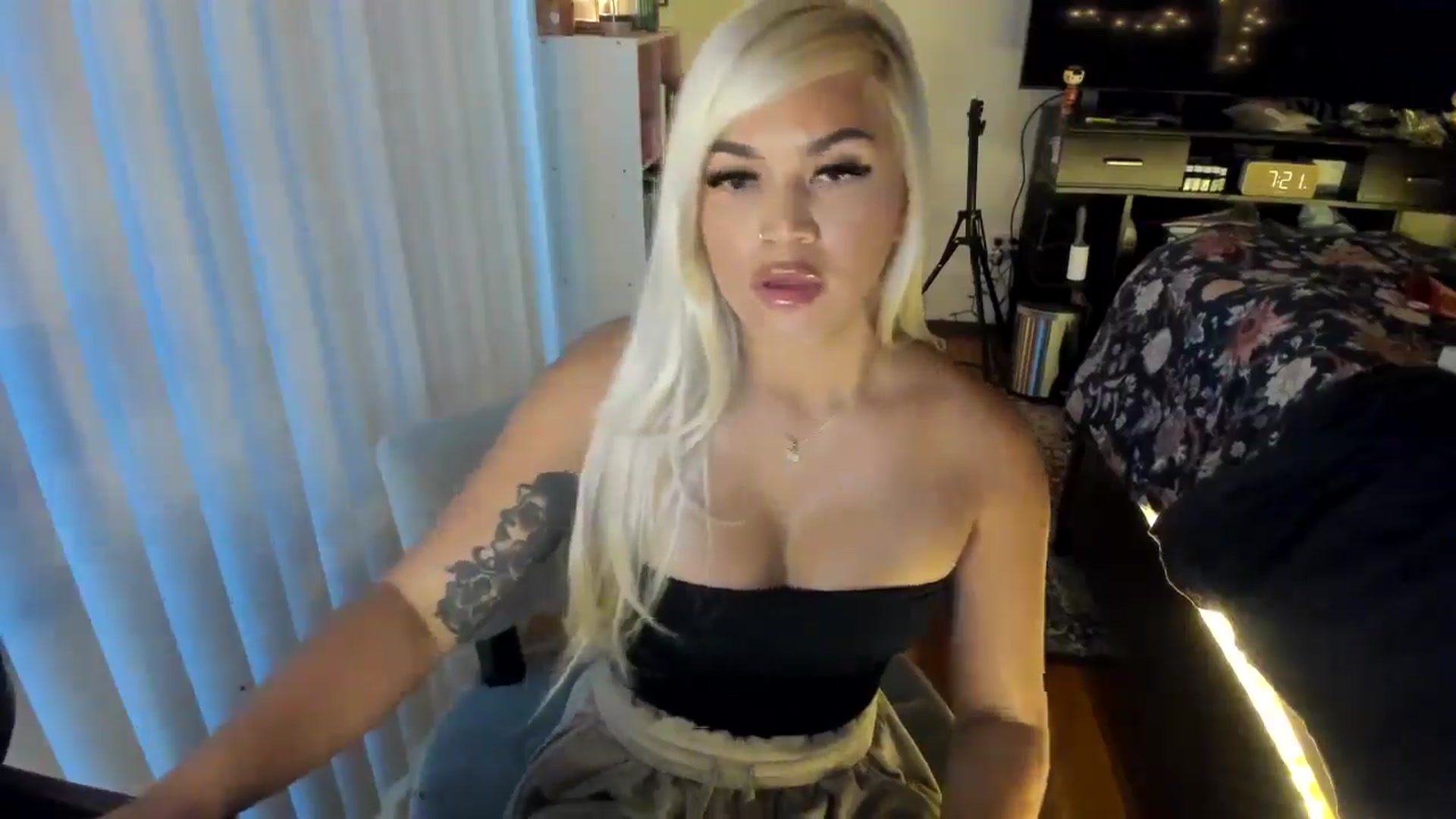 Gallery image thumbnail from blondetoshi's myfreecams stream on, 05/20/2024, 02:26 image 16 of 20