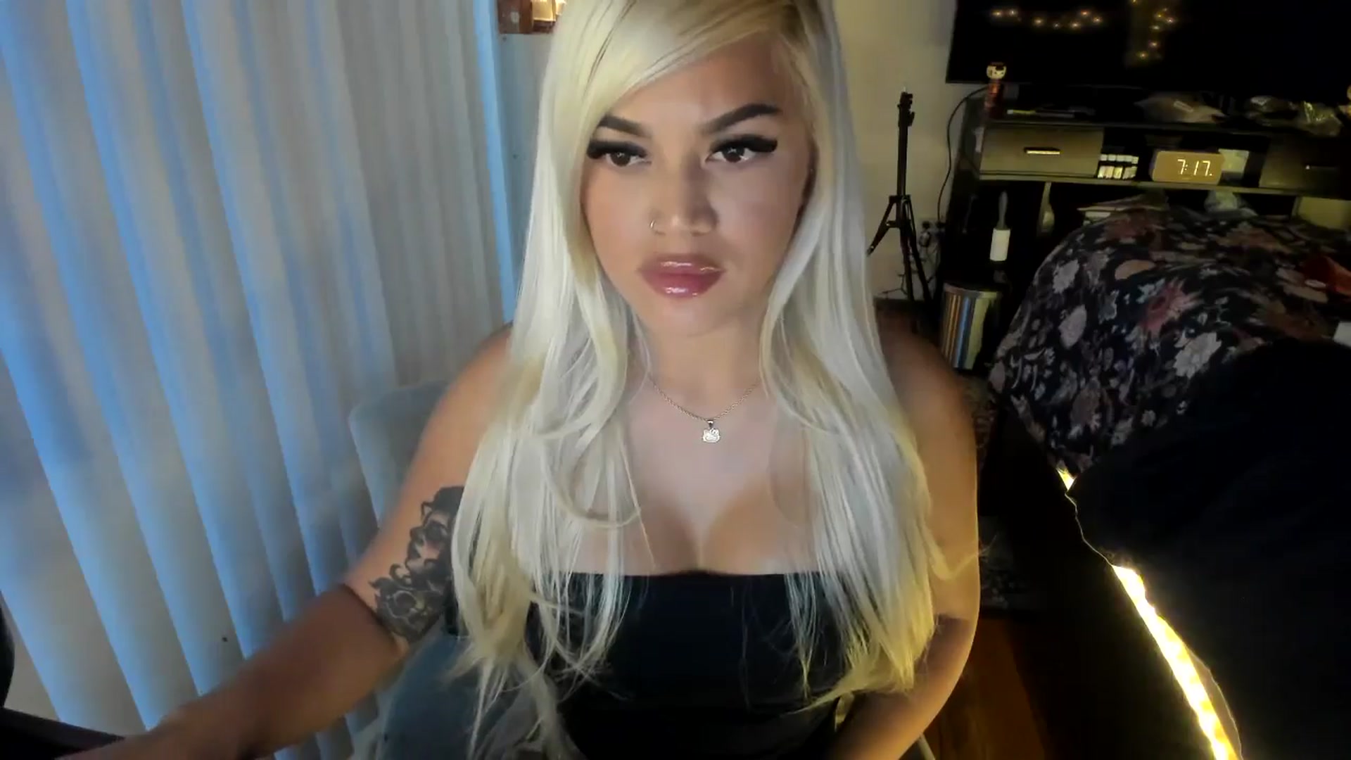 Gallery image thumbnail from blondetoshi's myfreecams stream on, 05/20/2024, 02:26 image 11 of 20