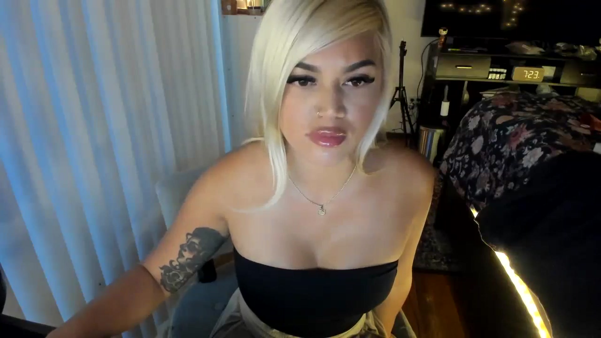 Gallery image thumbnail from blondetoshi's myfreecams stream on, 05/20/2024, 02:26 image 20 of 20