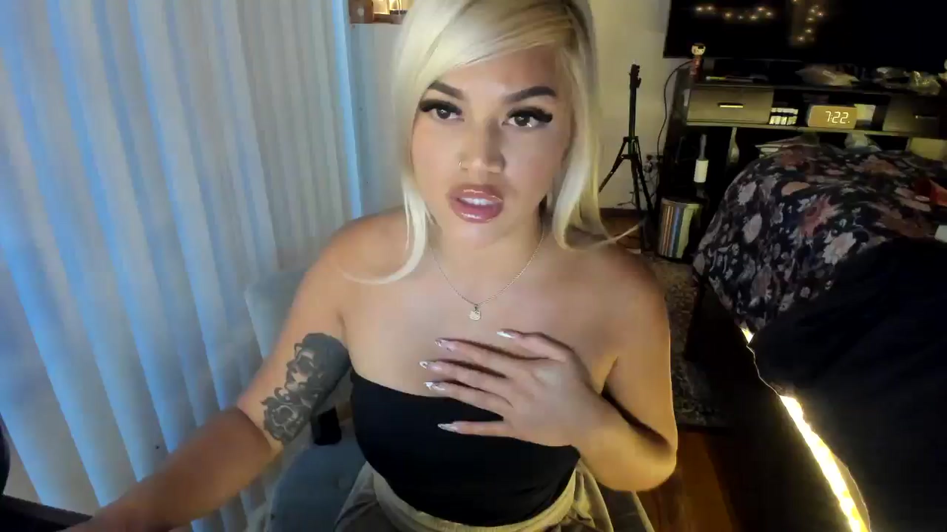 Gallery image thumbnail from blondetoshi's myfreecams stream on, 05/20/2024, 02:26 image 19 of 20