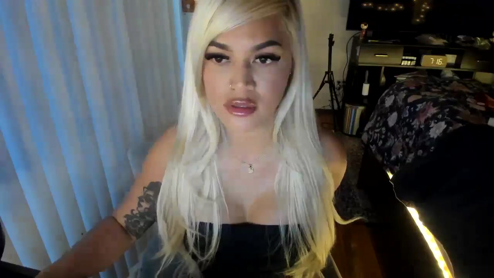 Gallery image thumbnail from blondetoshi's myfreecams stream on, 05/20/2024, 02:26 image 9 of 20