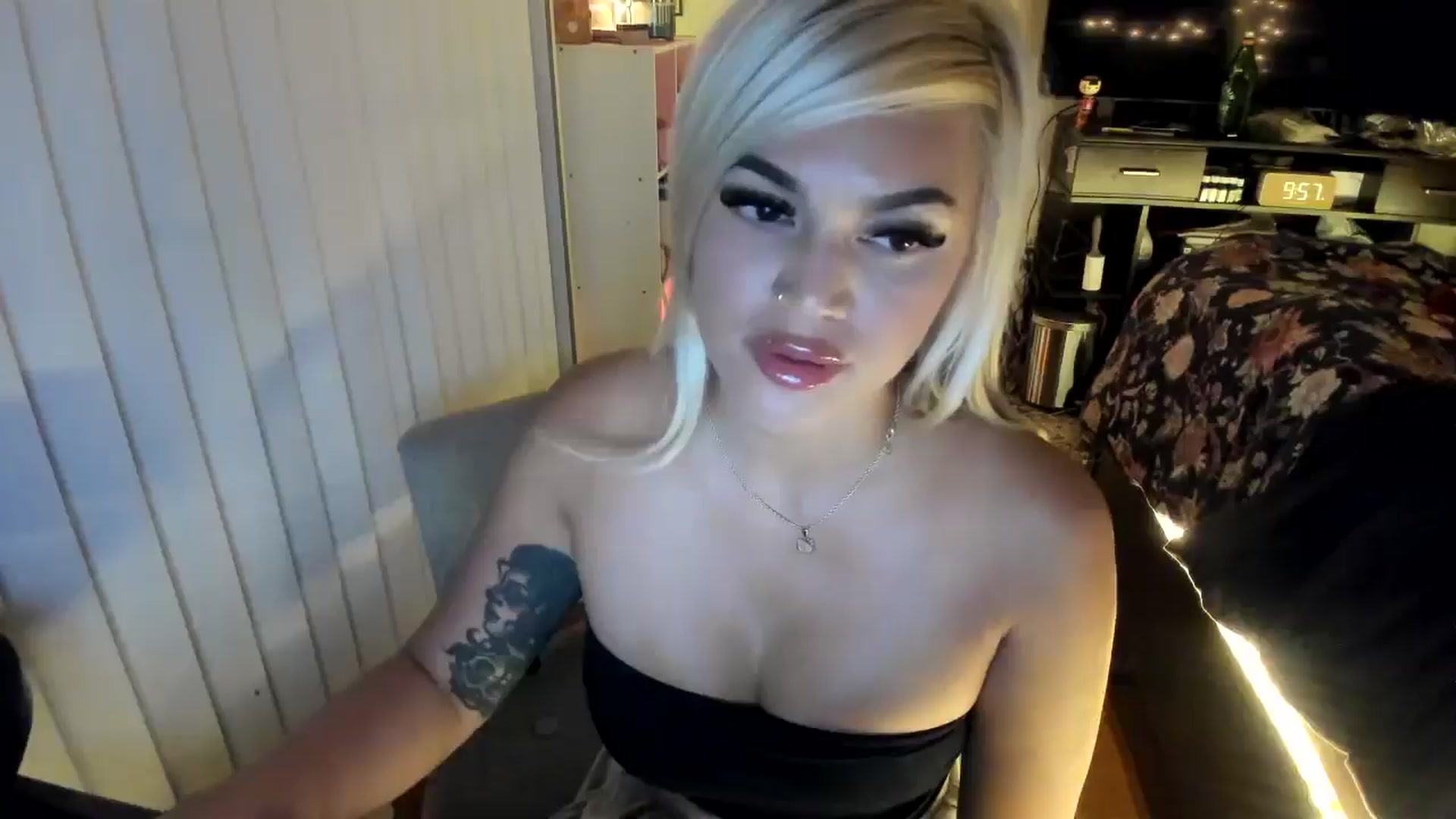 Gallery image thumbnail from blondetoshi's myfreecams stream on, 05/20/2024, 05:14 image 4 of 20