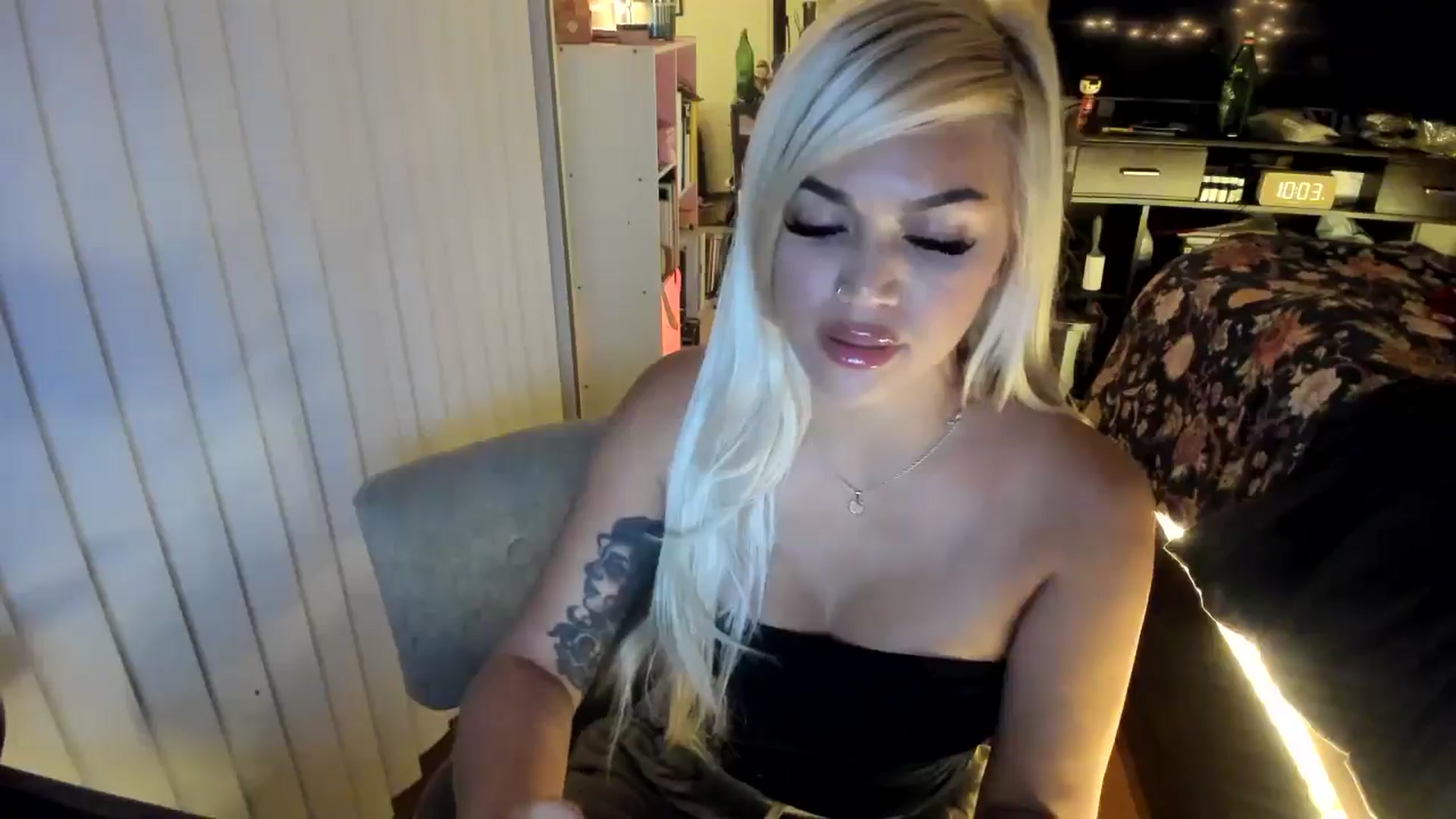 Gallery image thumbnail from blondetoshi's myfreecams stream on, 05/20/2024, 05:14 image 11 of 20