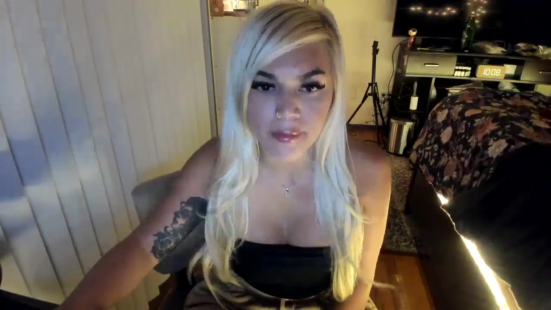 Gallery image thumbnail from blondetoshi's myfreecams stream on, 05/20/2024, 05:14 image 17 of 20