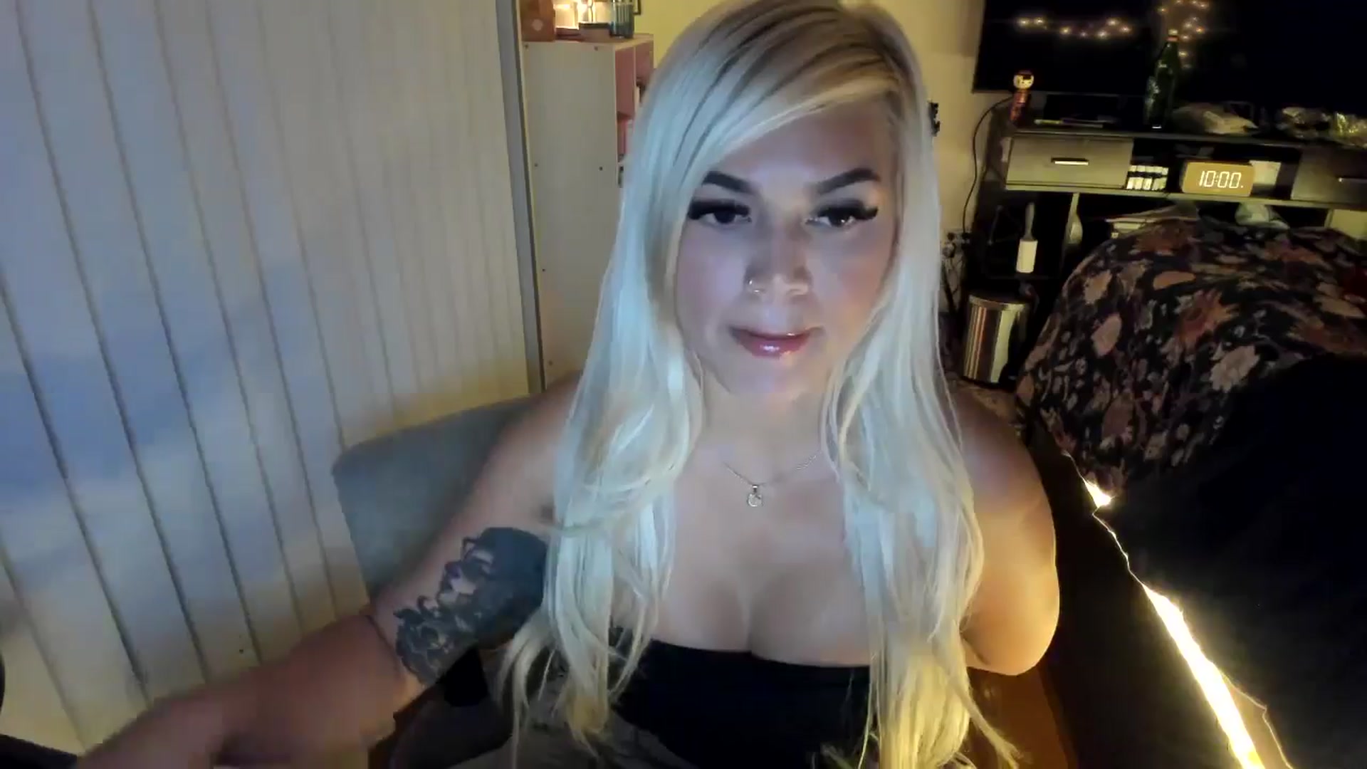 Gallery image thumbnail from blondetoshi's myfreecams stream on, 05/20/2024, 05:14 image 8 of 20