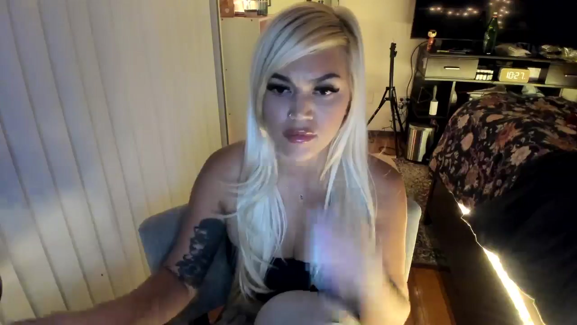Gallery image thumbnail from blondetoshi's myfreecams stream on, 05/20/2024, 05:36 image 13 of 20