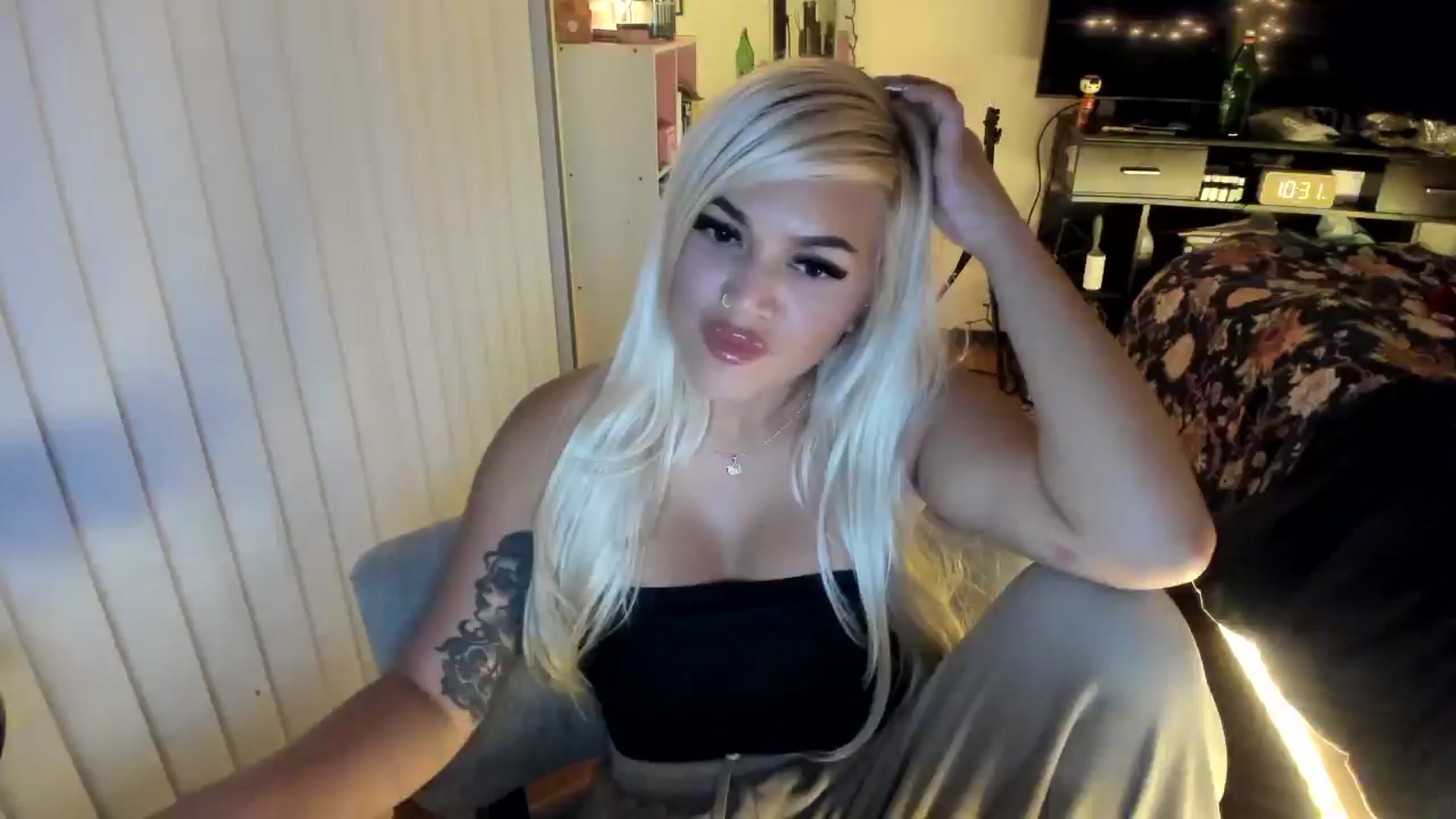 Gallery image thumbnail from blondetoshi's myfreecams stream on, 05/20/2024, 05:36 image 18 of 20