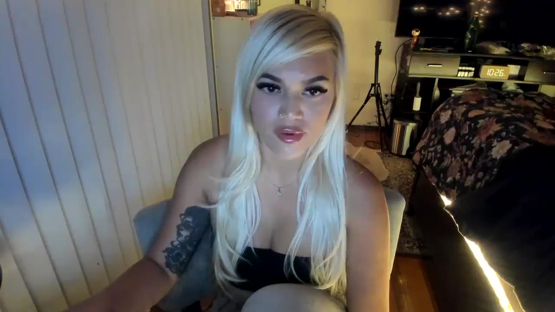 Gallery image thumbnail from blondetoshi's myfreecams stream on, 05/20/2024, 05:36 image 11 of 20