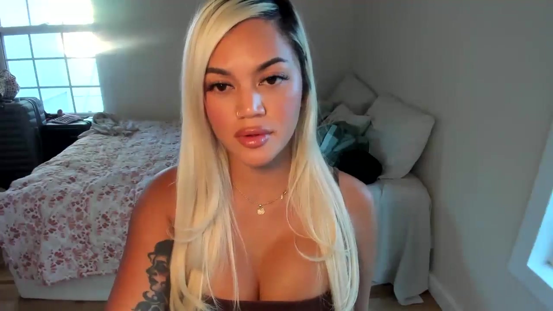 Gallery image thumbnail from blondetoshi's myfreecams stream on, 08/05/2024, 01:47 image 10 of 20