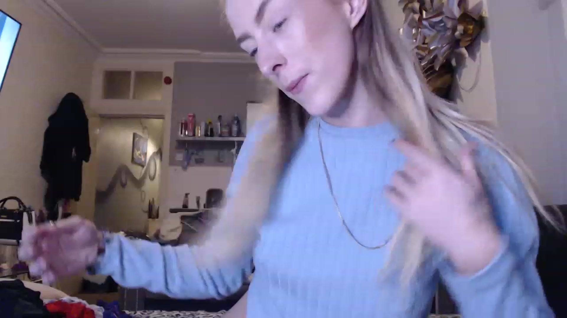 Gallery image thumbnail from blondey21uk's myfreecams stream on, 11/21/2022, 16:34 image 11 of 20