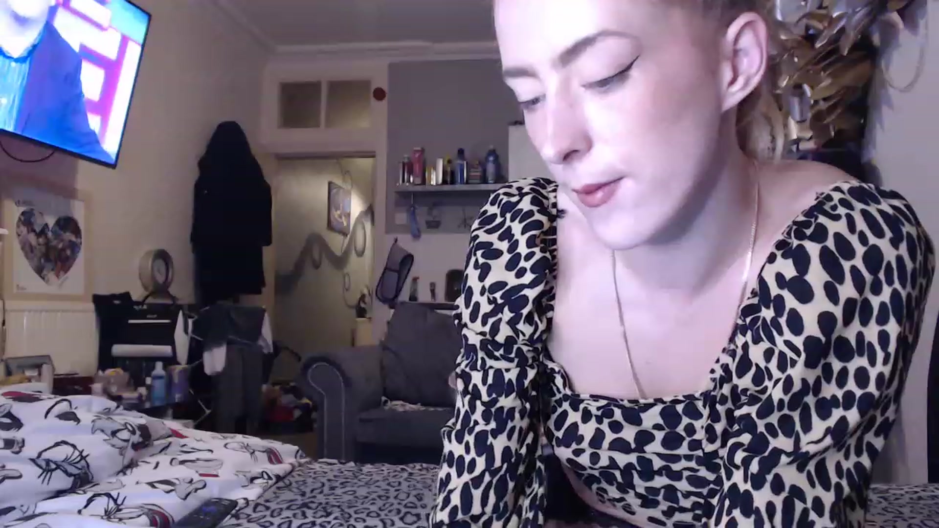 Gallery image thumbnail from blondey21uk's myfreecams stream on, 11/23/2022, 23:27 image 19 of 20