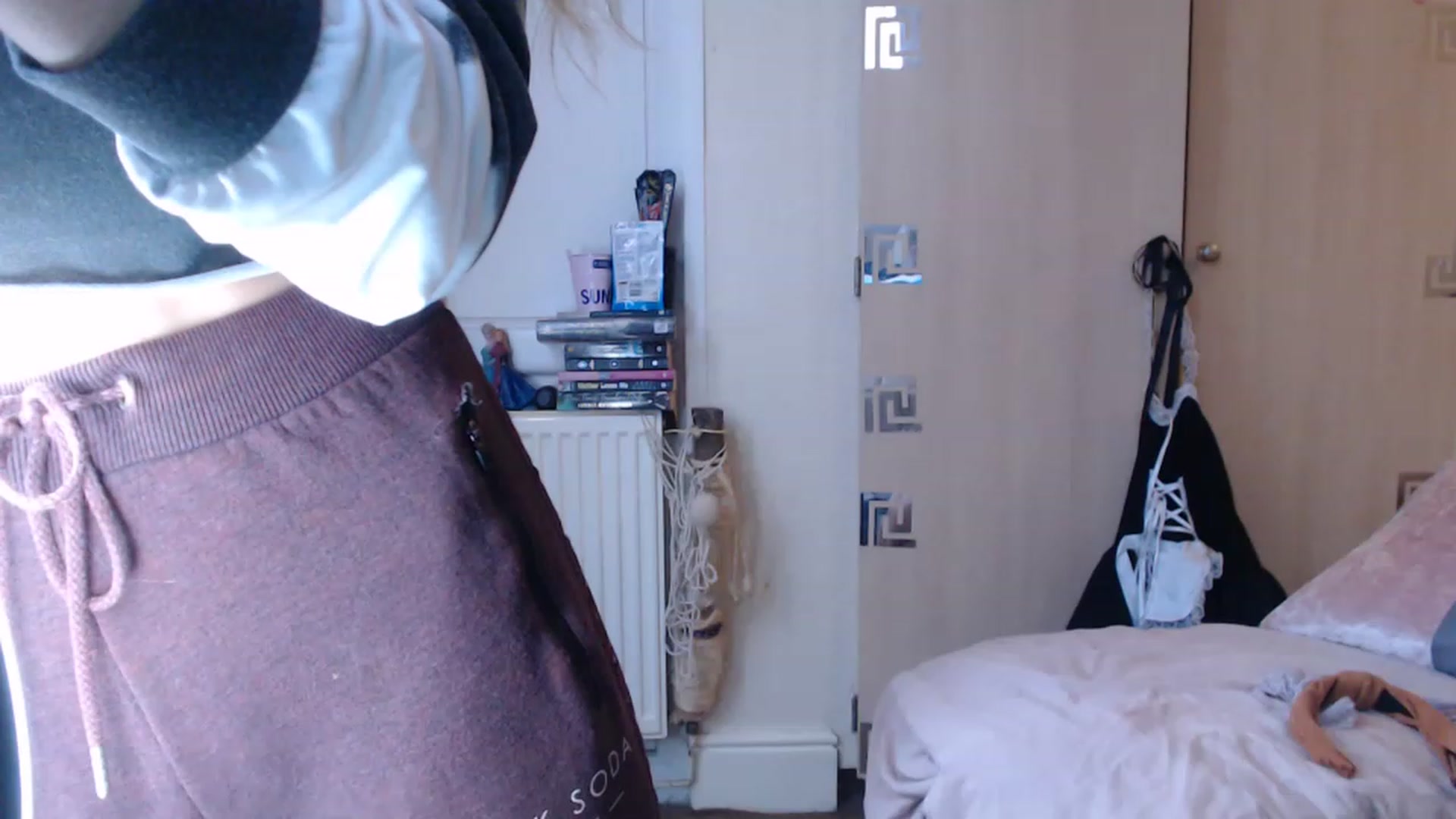 Gallery image thumbnail from blondey21uk's myfreecams stream on, 11/27/2022, 15:06 image 19 of 20