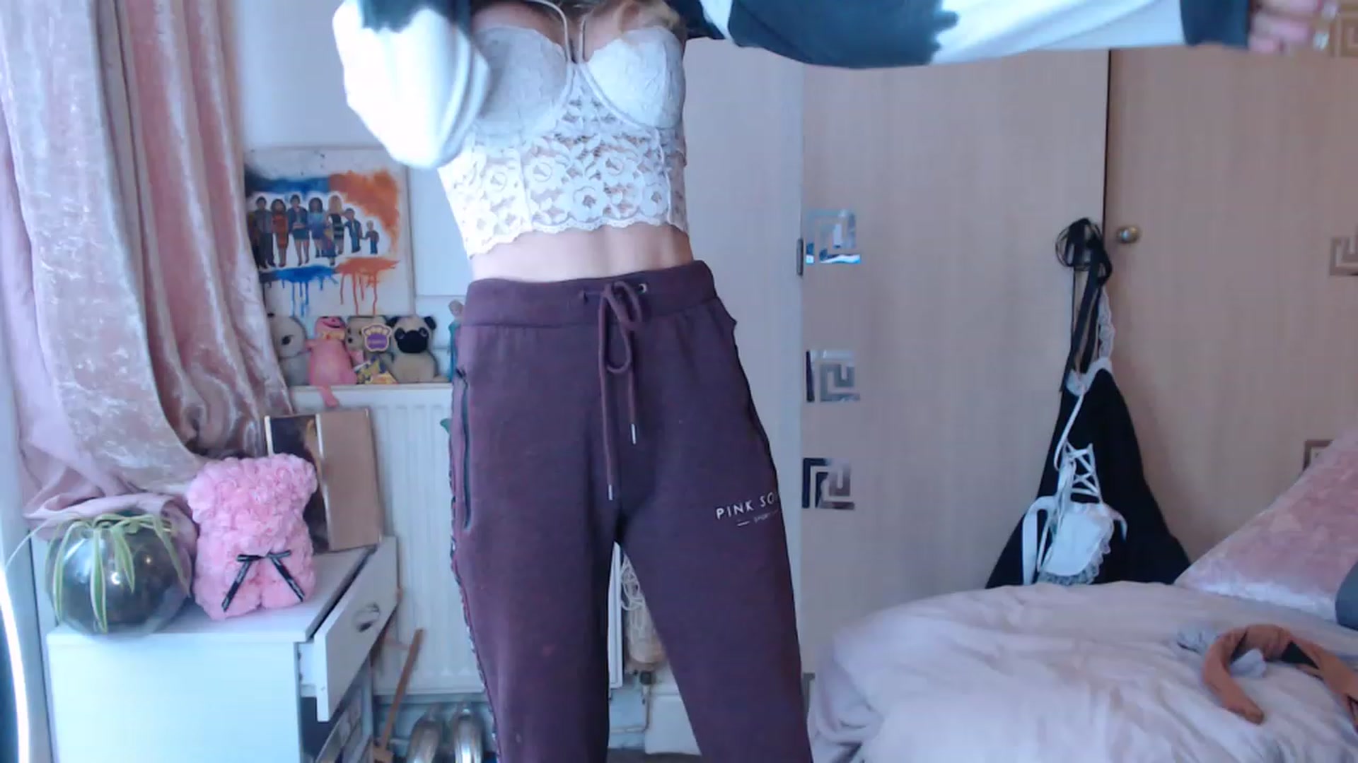 Gallery image thumbnail from blondey21uk's myfreecams stream on, 11/27/2022, 15:06 image 17 of 20