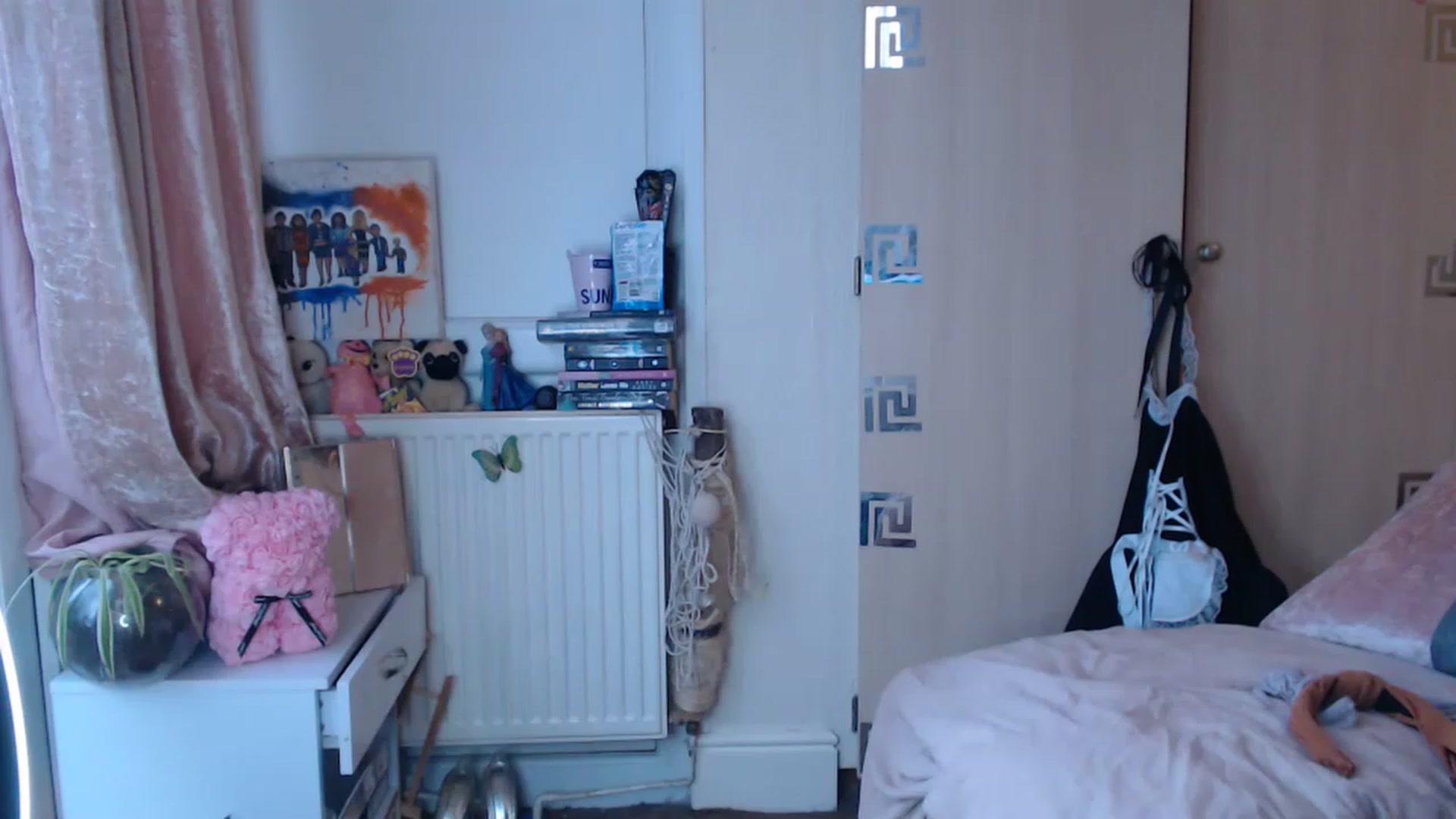Gallery image thumbnail from blondey21uk's myfreecams stream on, 11/27/2022, 15:06 image 18 of 20
