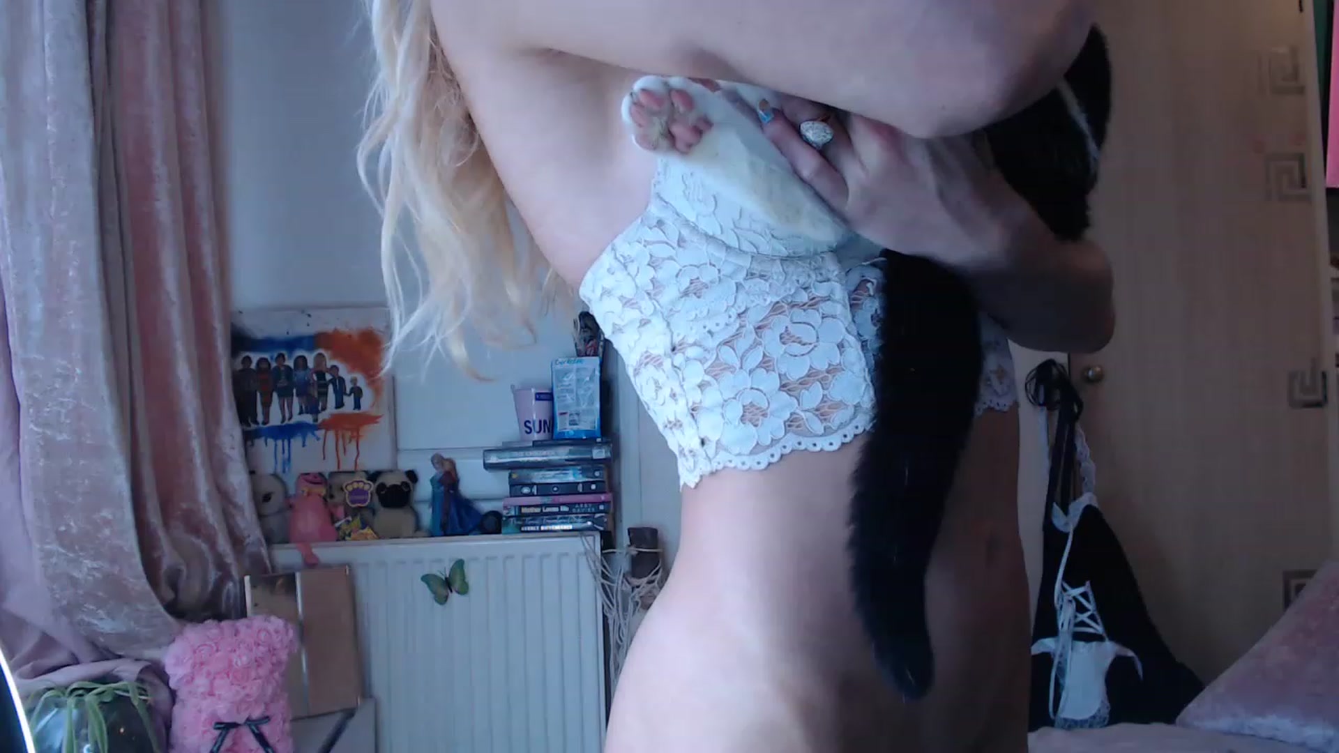 Gallery image thumbnail from blondey21uk's myfreecams stream on, 11/27/2022, 15:06 image 12 of 20