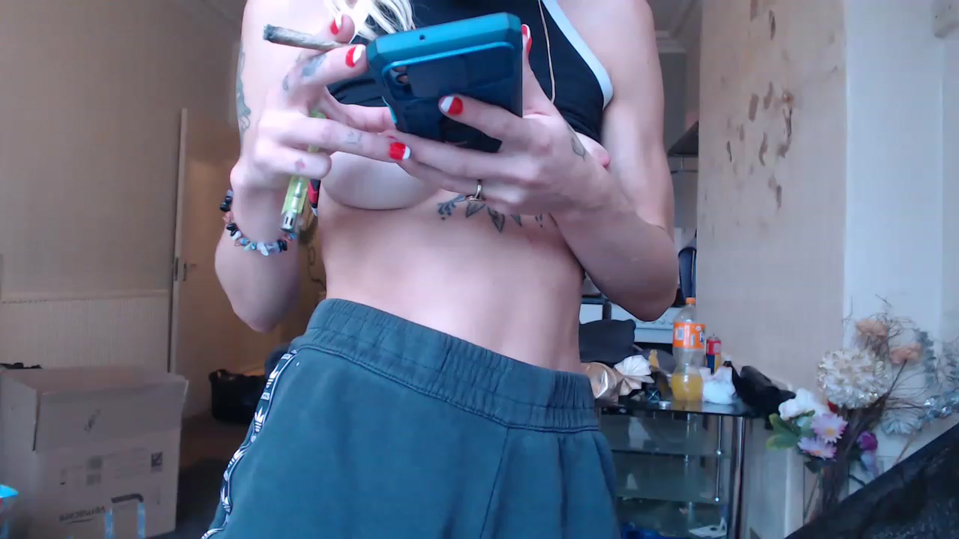 Gallery image thumbnail from blondey21uk's myfreecams stream on, 01/05/2023, 14:17 image 18 of 20