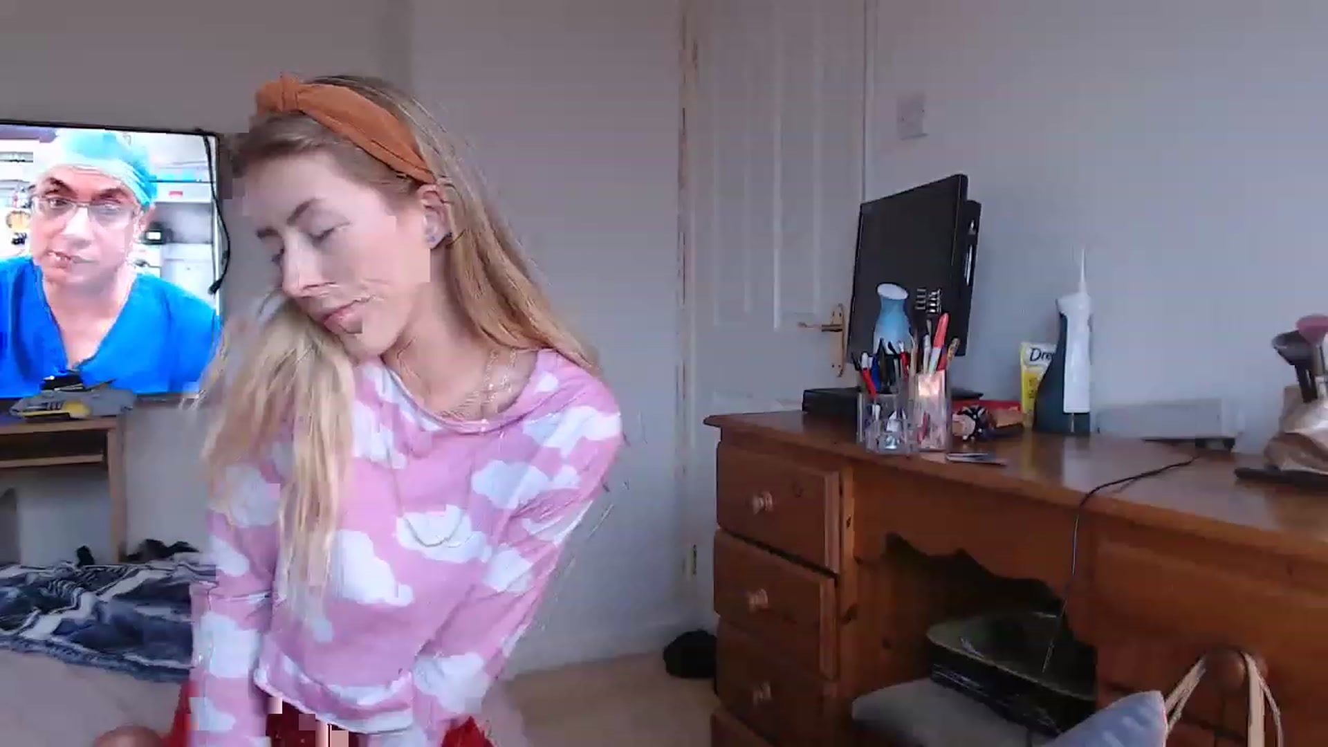 Gallery image thumbnail from blondey21uk's myfreecams stream on, 01/07/2023, 15:12 image 20 of 20