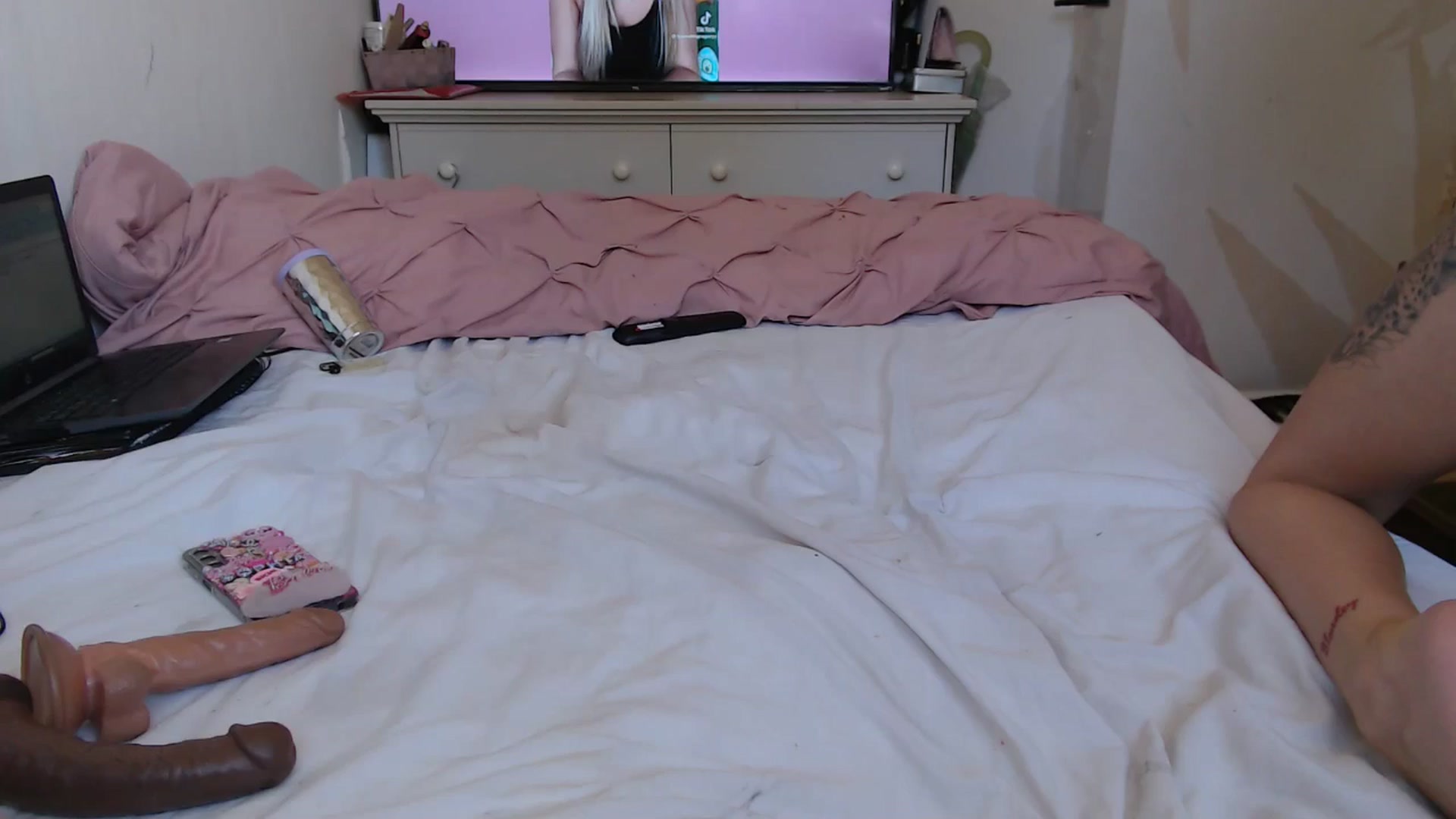 Gallery image thumbnail from blondey21uk's myfreecams stream on, 06/30/2025, 11:45 image 1 of 20