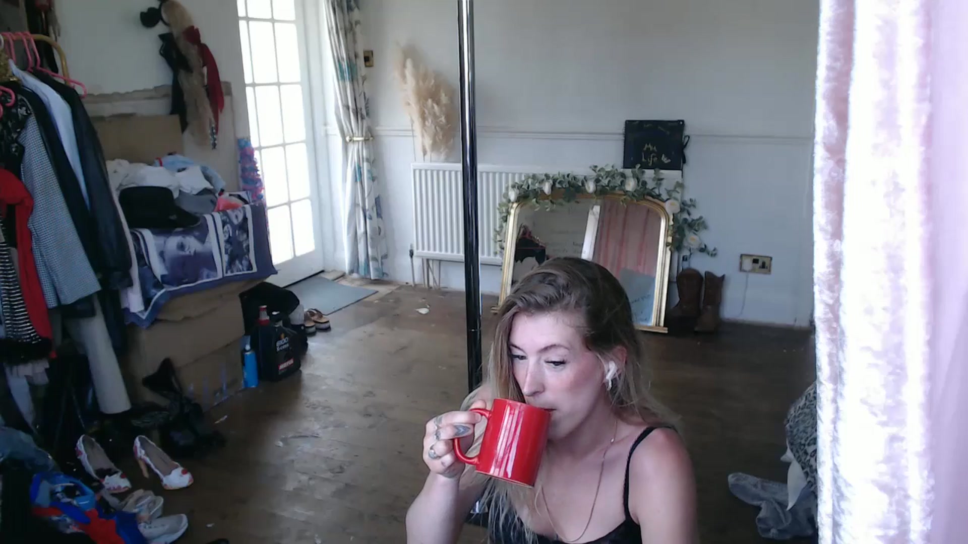 Gallery image thumbnail from blondey21uk's myfreecams stream on, 04/26/2026, 16:50 image 16 of 20